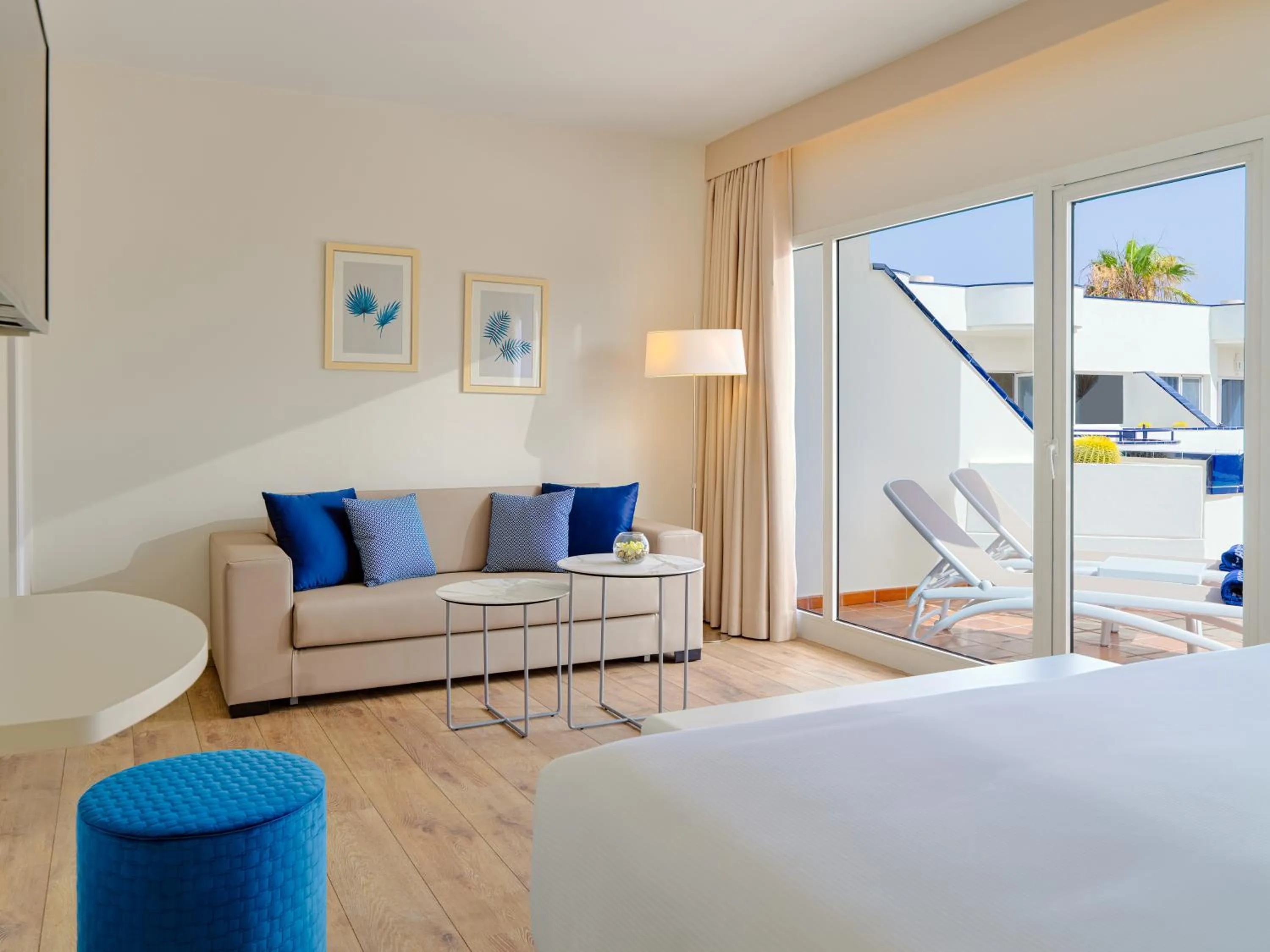 Photo of the whole room, Bed in H10 Ocean Dunas - Adults Only