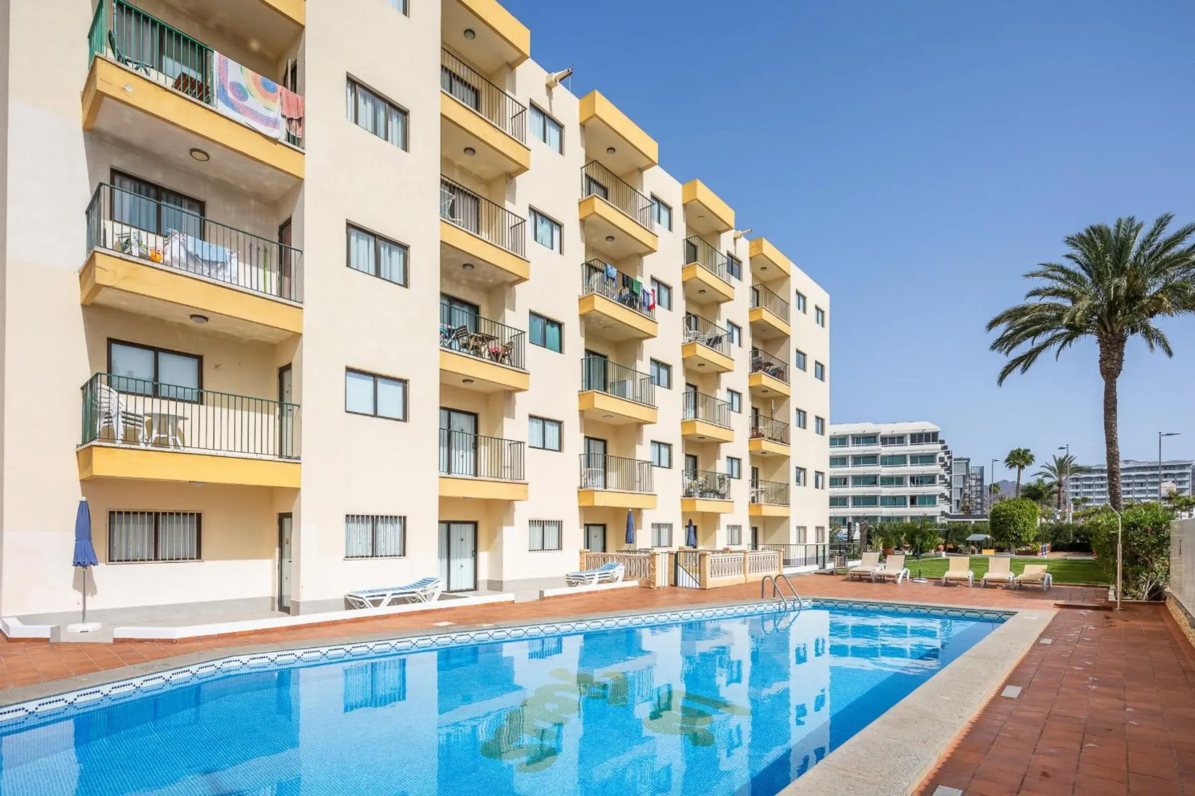 Property building in Los Ficus, Maspalomas Property building in Los Ficus, Maspalomas