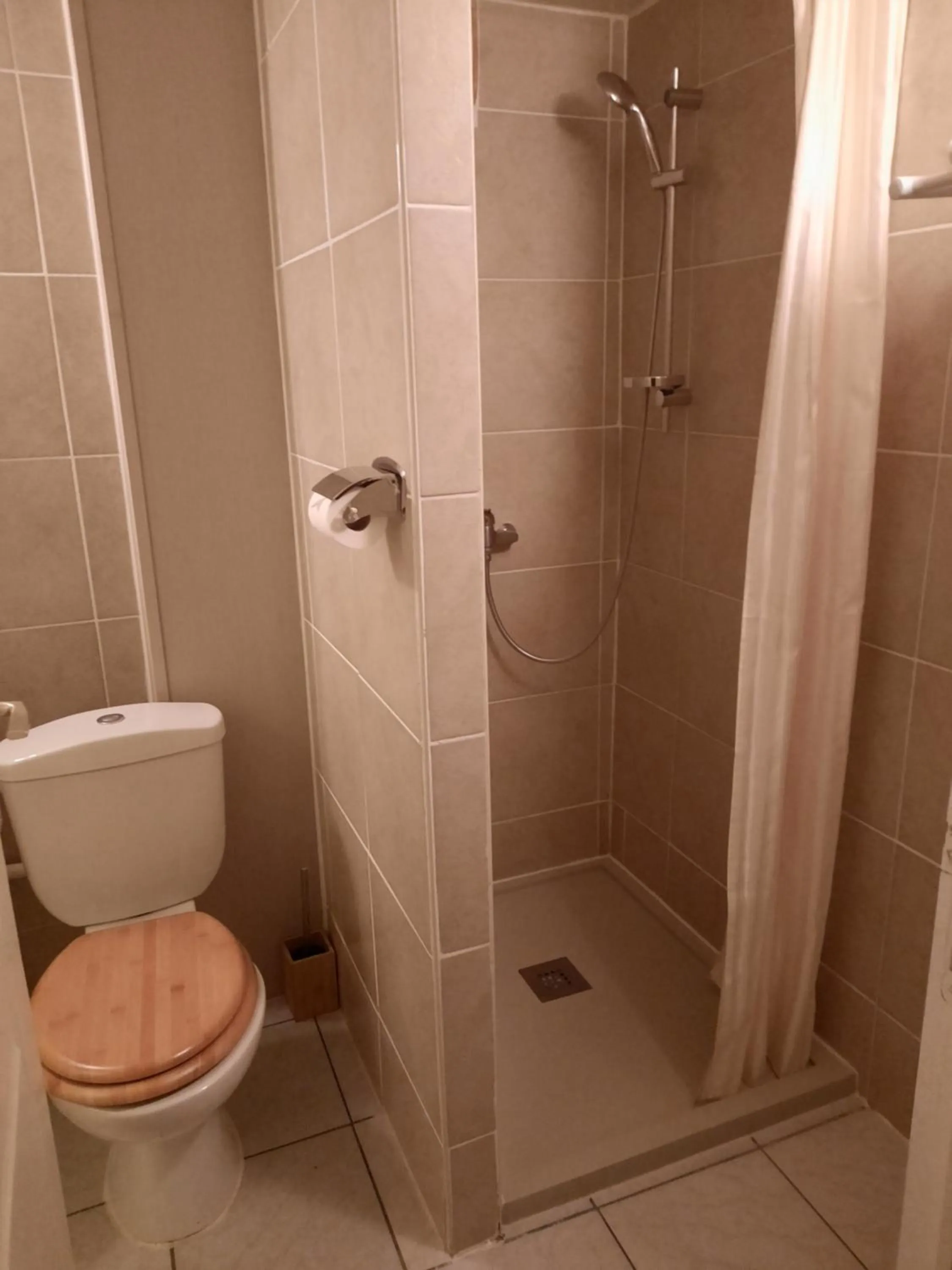 Bathroom in Hostellerie de La Roseraie