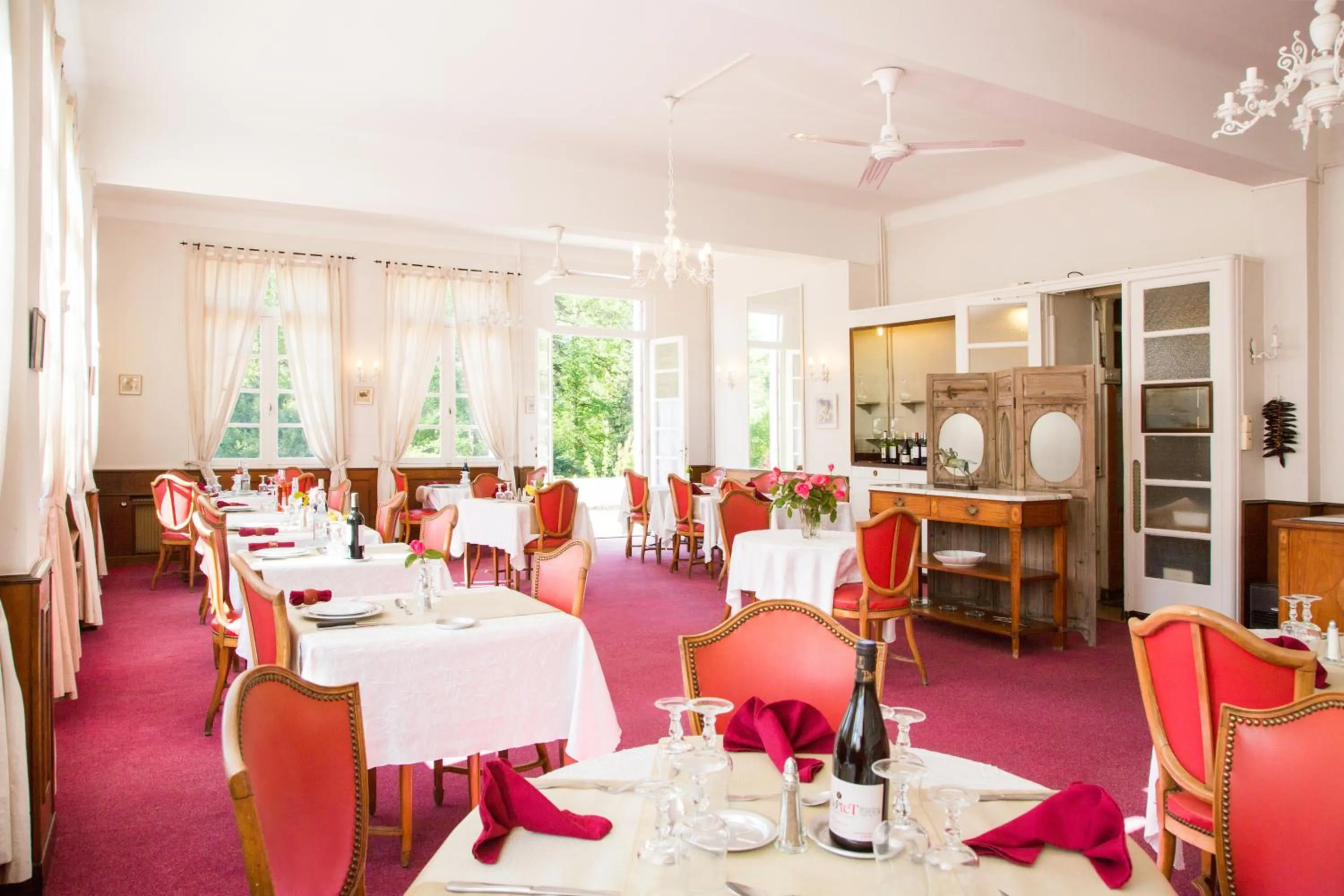 Restaurant/places to eat in Hostellerie de La Roseraie
