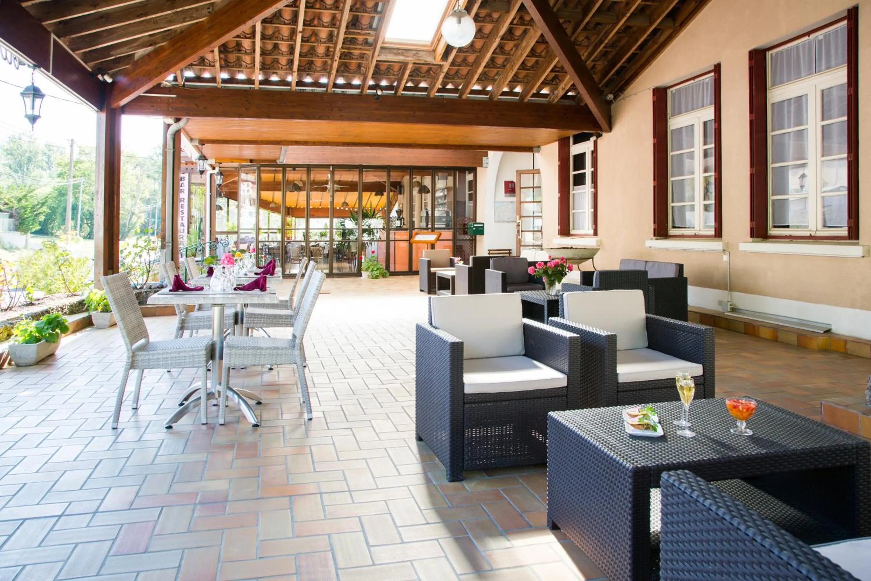 Patio in Hostellerie de La Roseraie