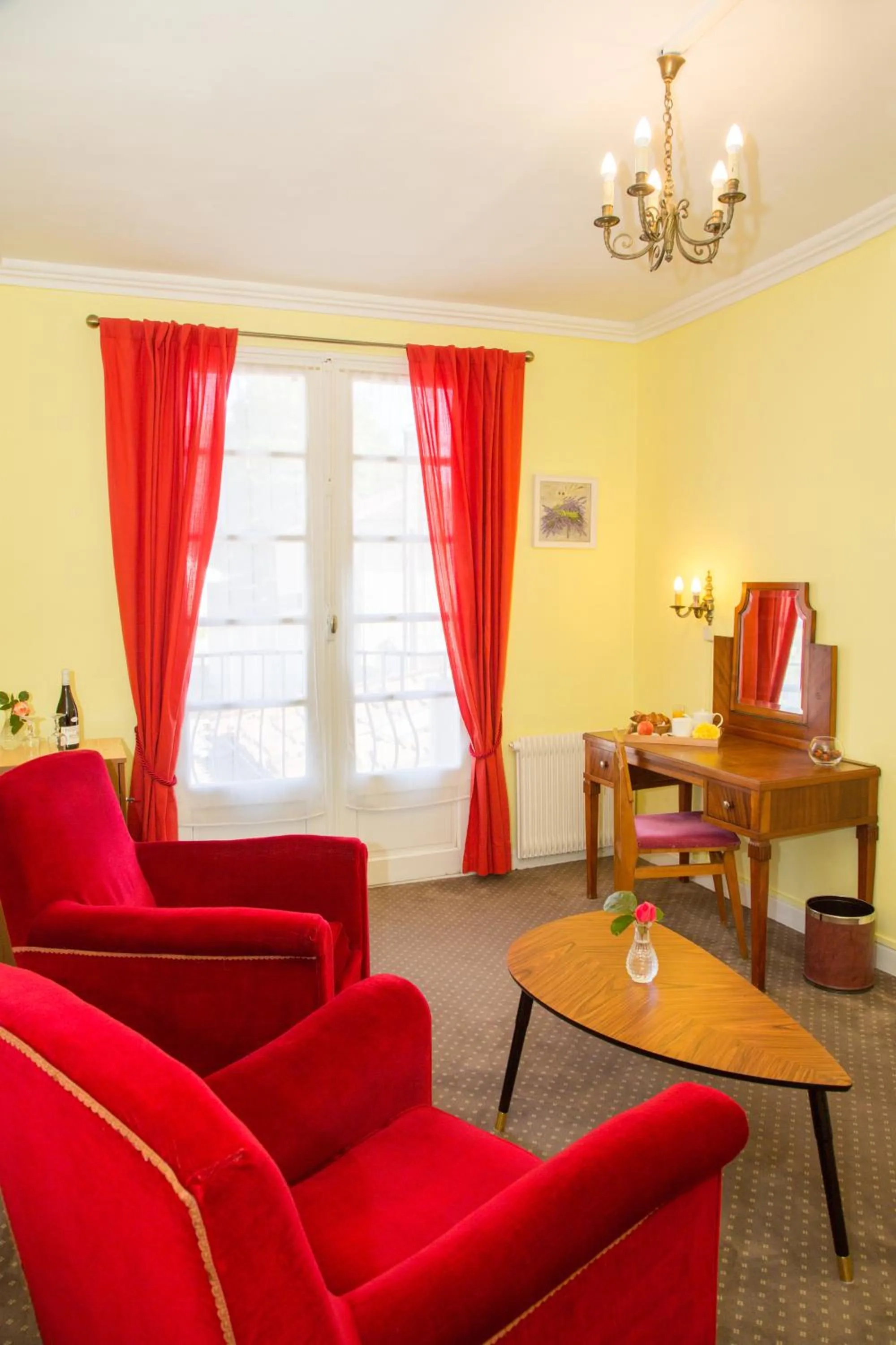 Living room in Hostellerie de La Roseraie