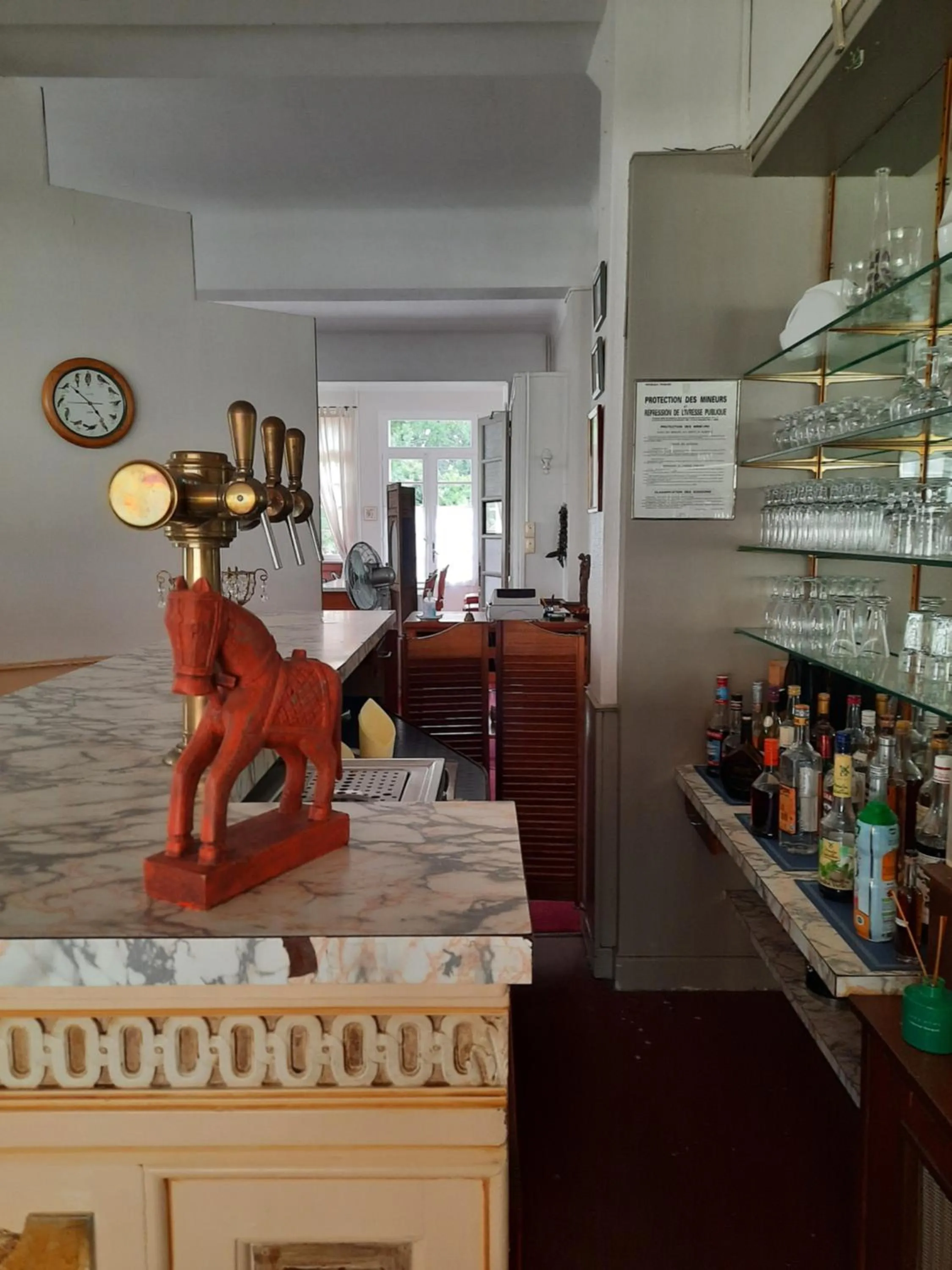 Lounge or bar in Hostellerie de La Roseraie