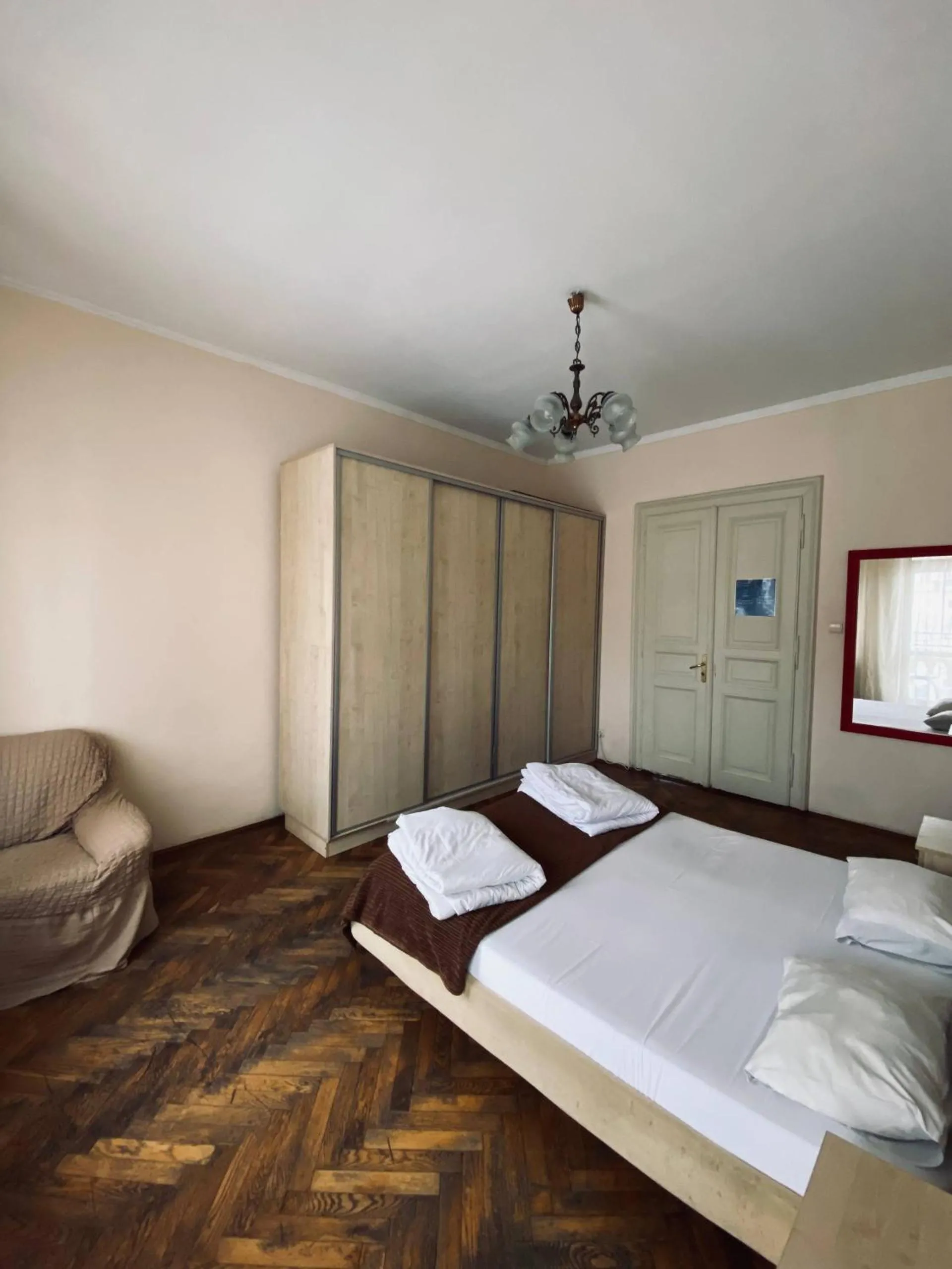 Double Room with Balcony in New York Hostel