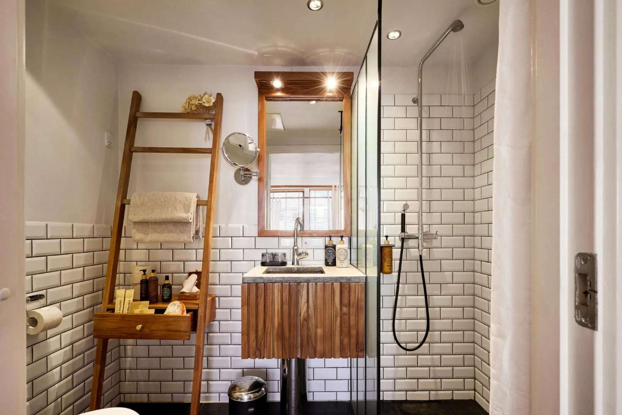 Bathroom in Manon Les Suites Guldsmeden