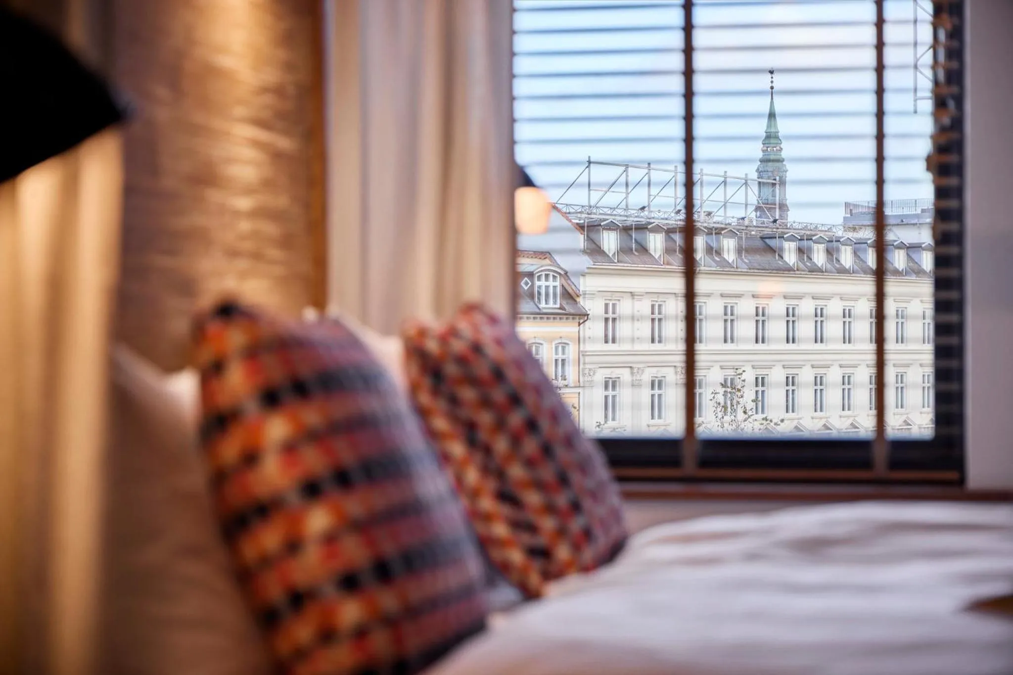 Property building, Bed in Manon Les Suites Guldsmeden