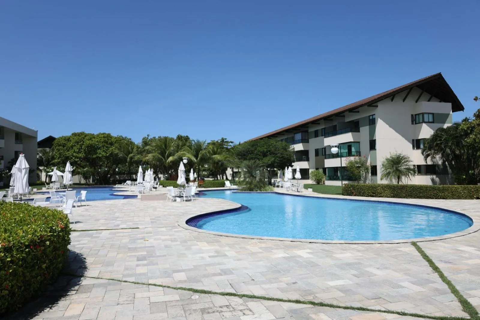 Carneiros Beach Resort