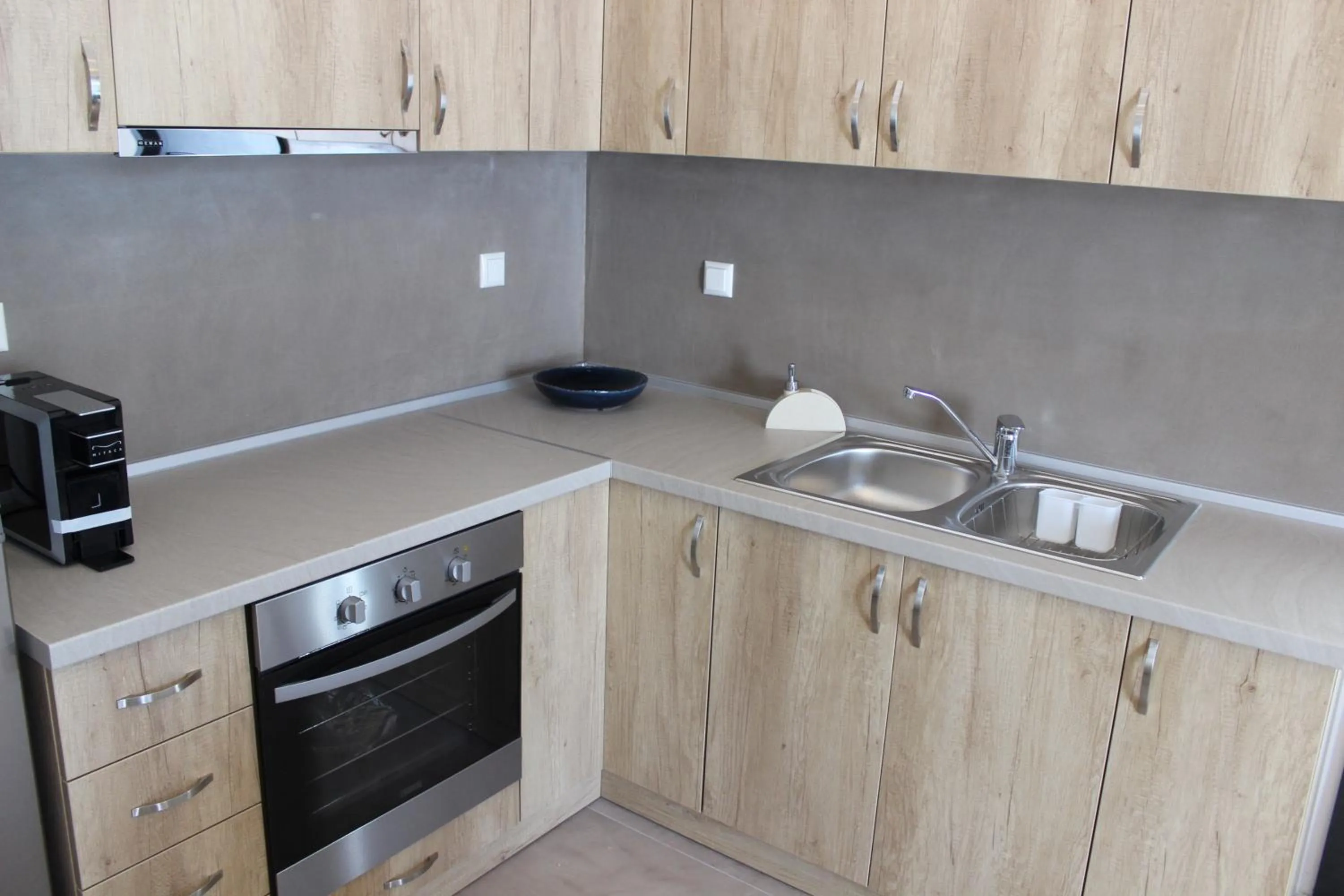 Theros Villas & Suites