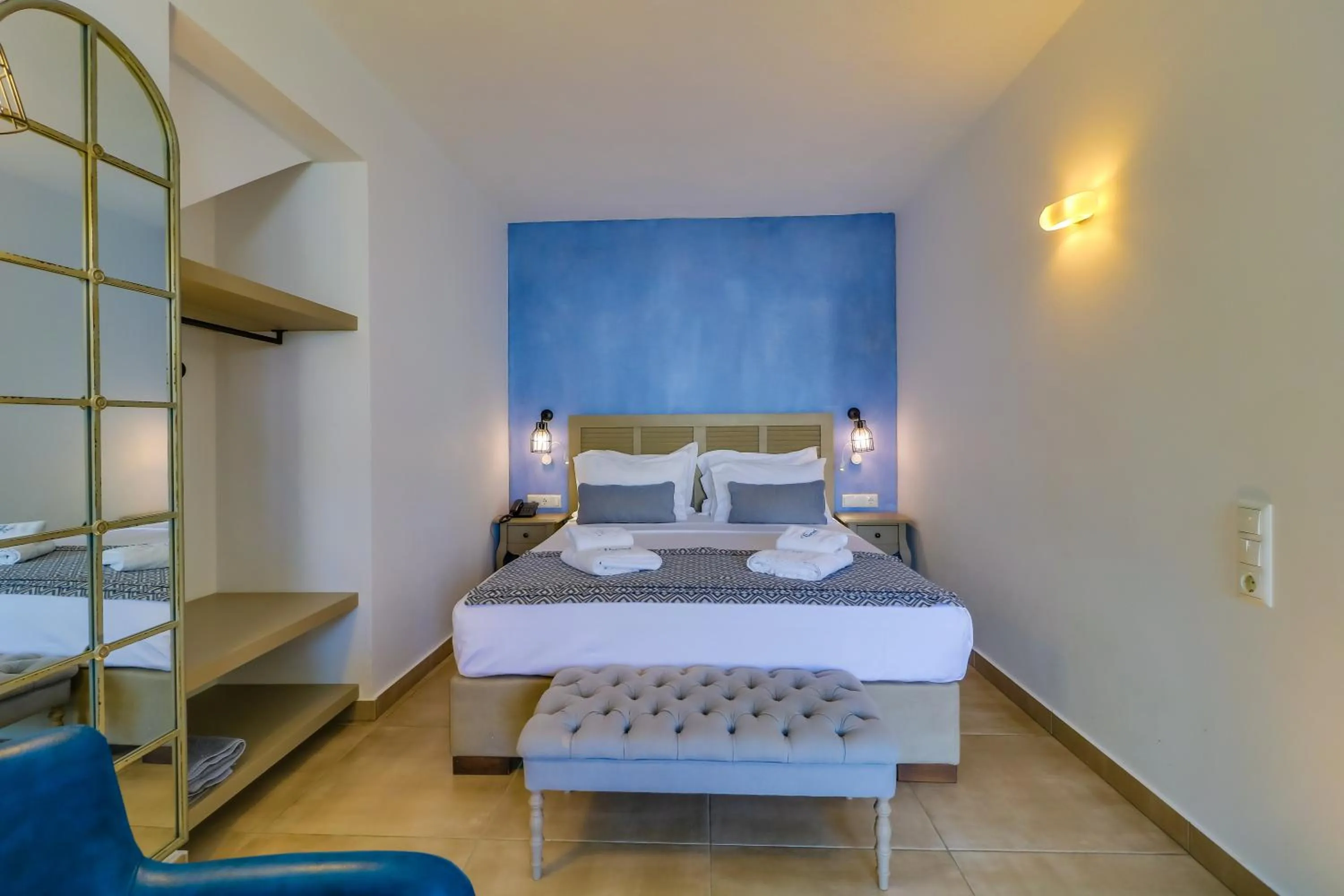 Theros Villas & Suites