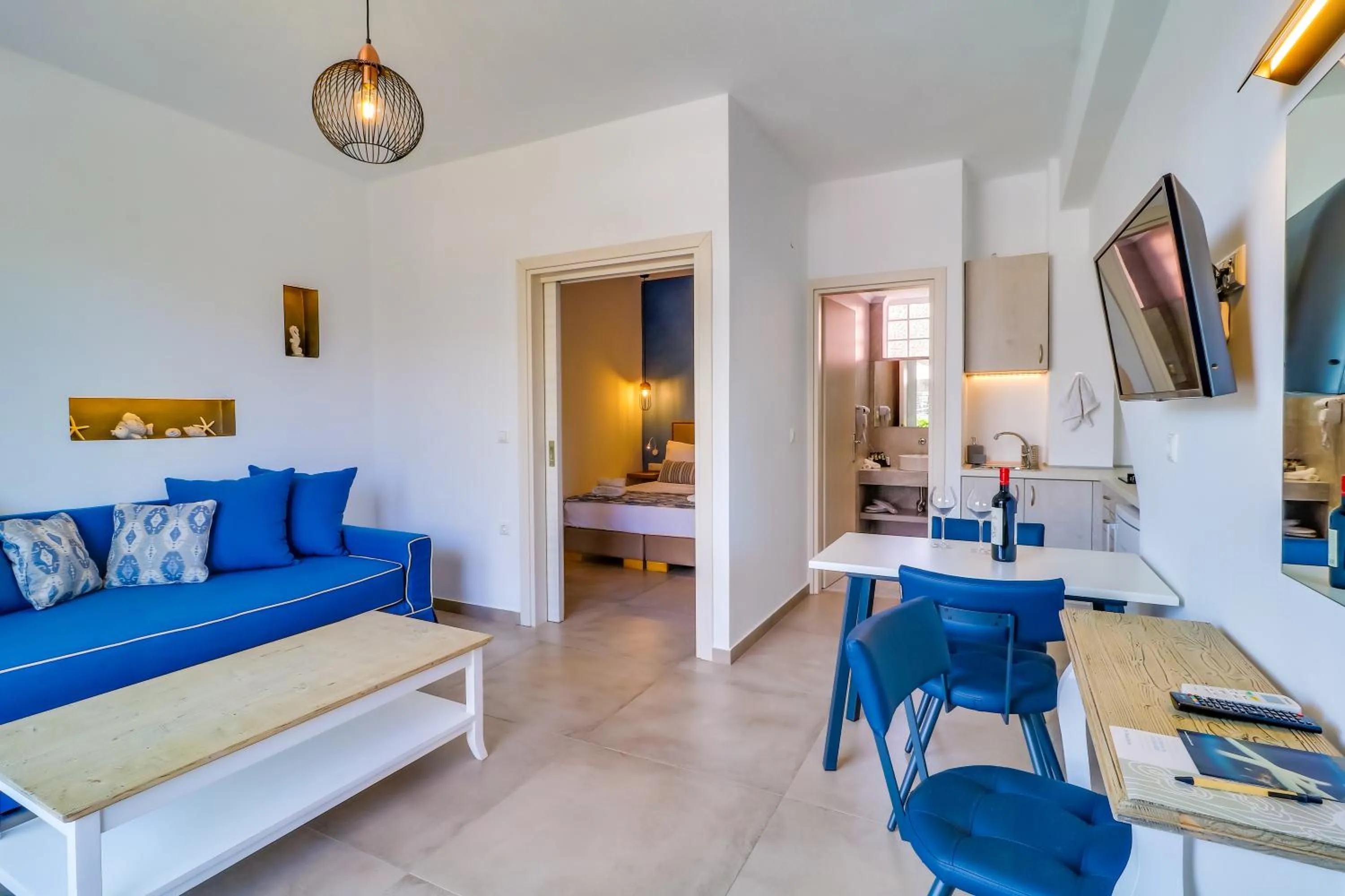 Theros Villas & Suites