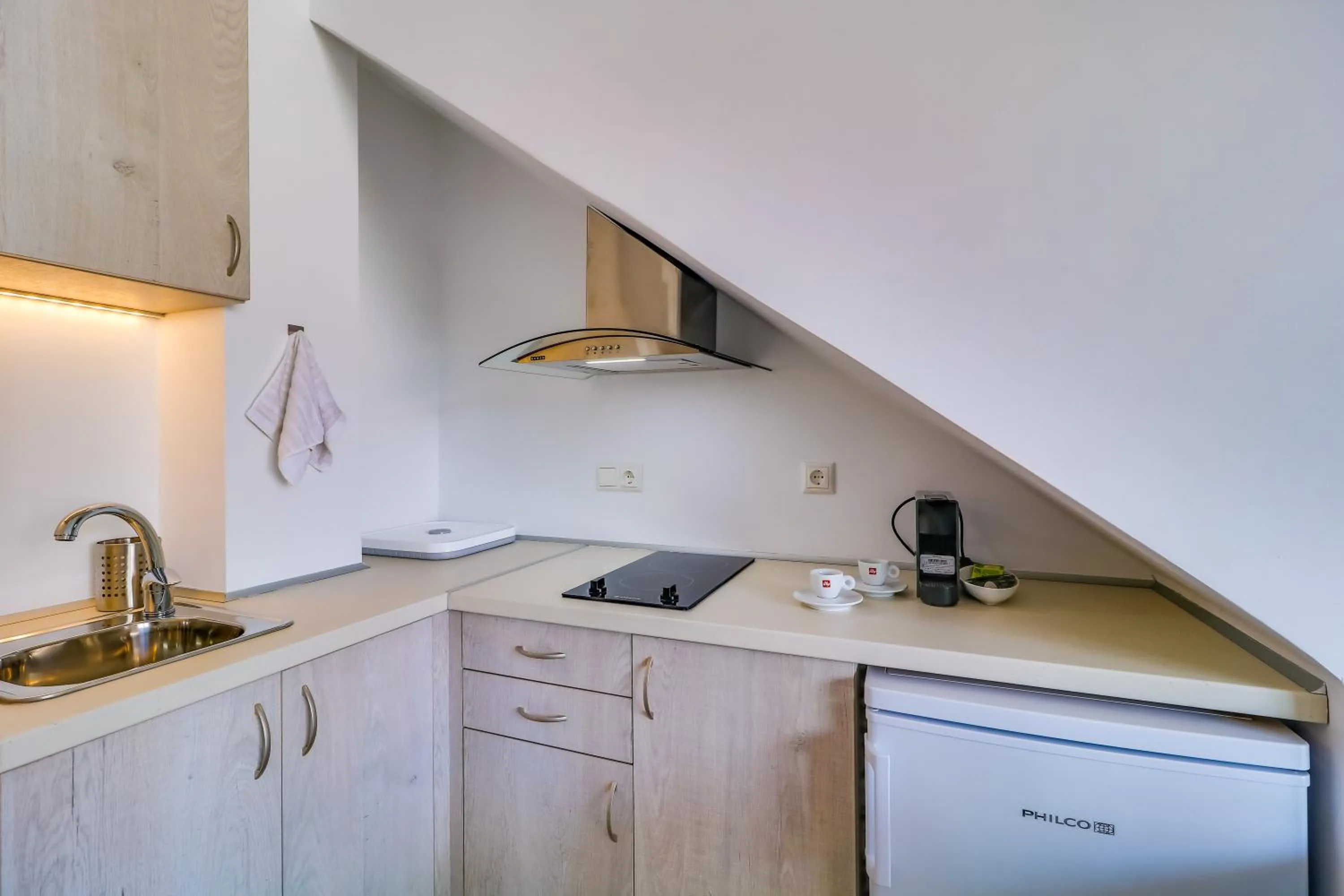 Theros Villas & Suites