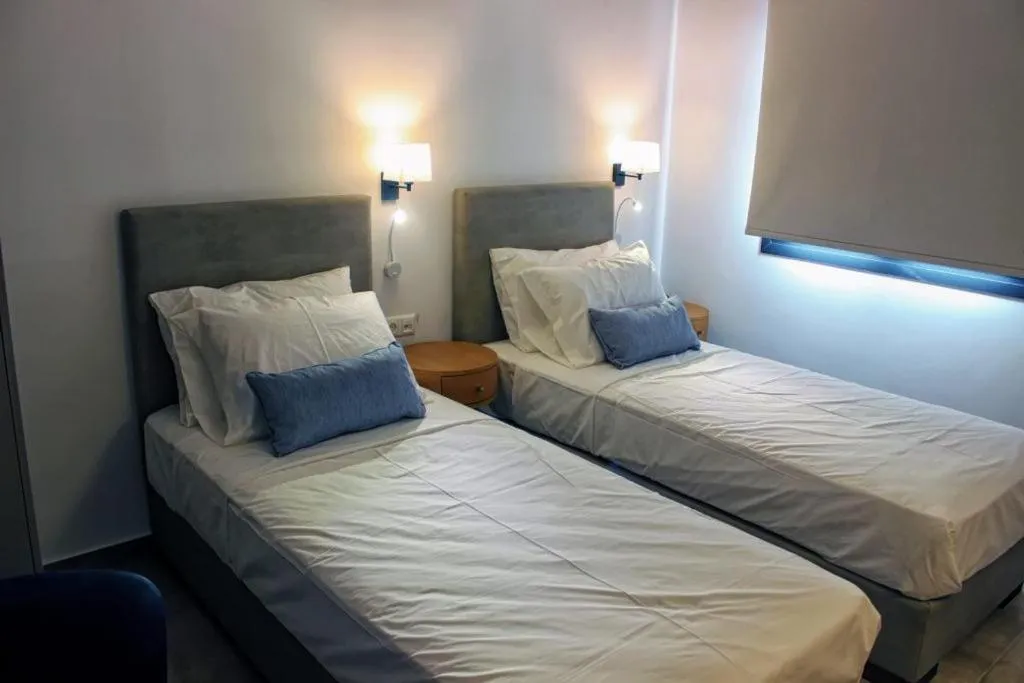 Theros Villas & Suites