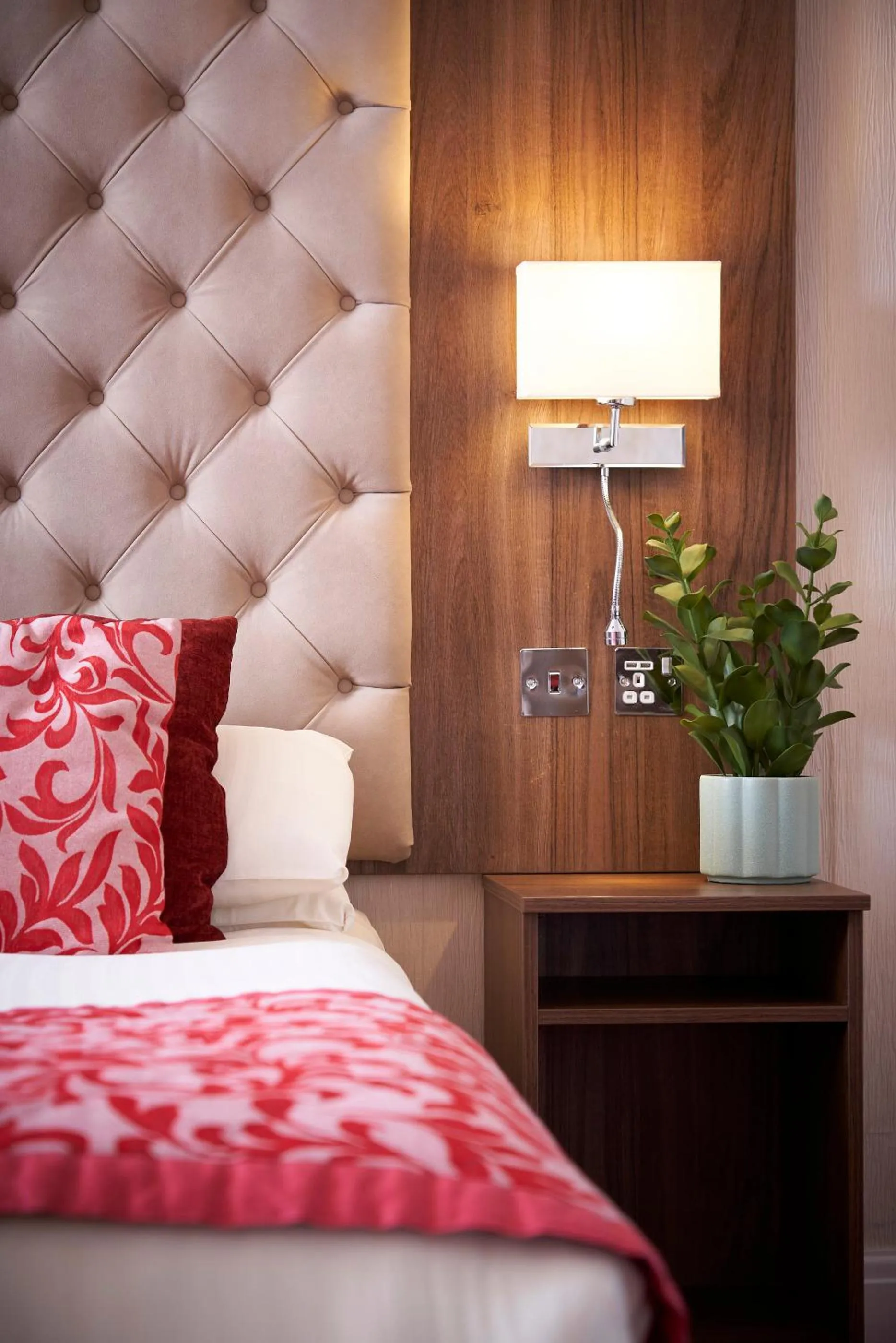 Bed in Kingston Theatre Hotel