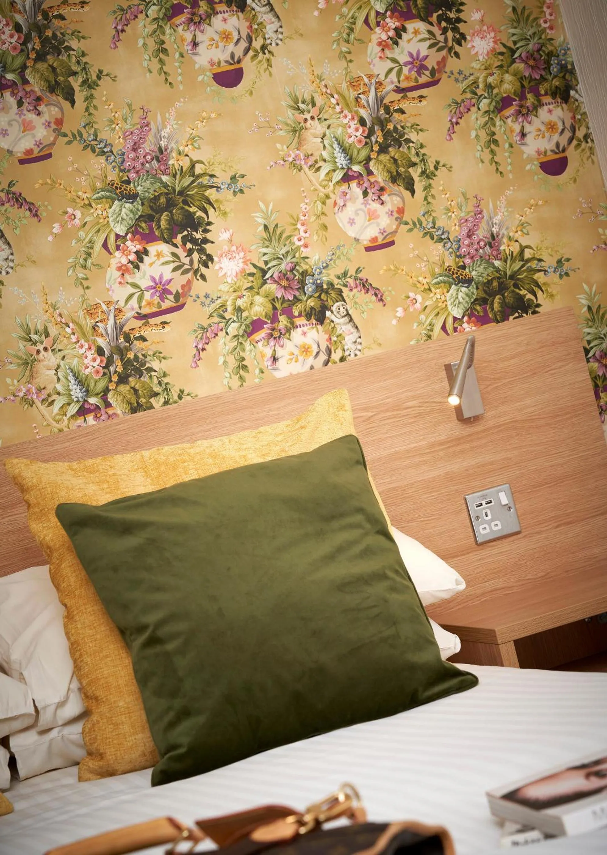 Property building in Kingston Theatre Hotel