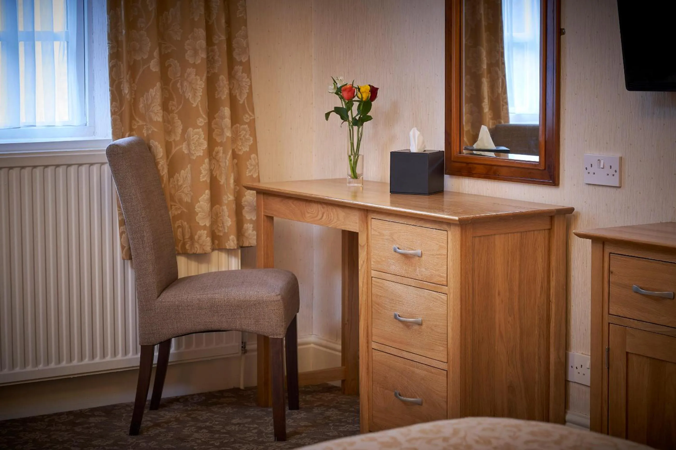 Bedroom in Kingston Theatre Hotel