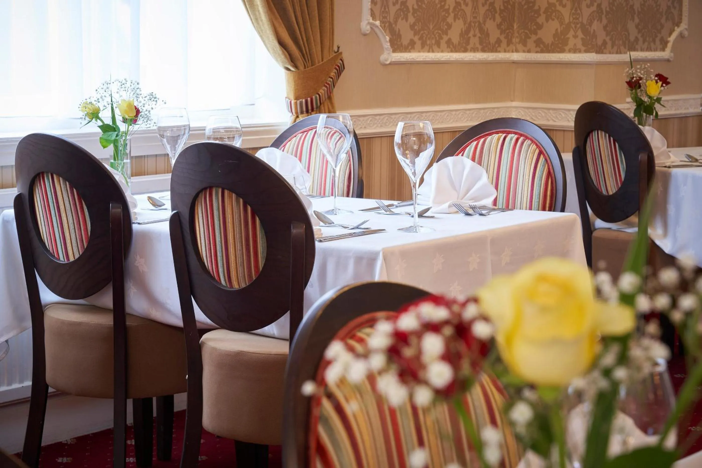 Restaurant/places to eat in Kingston Theatre Hotel