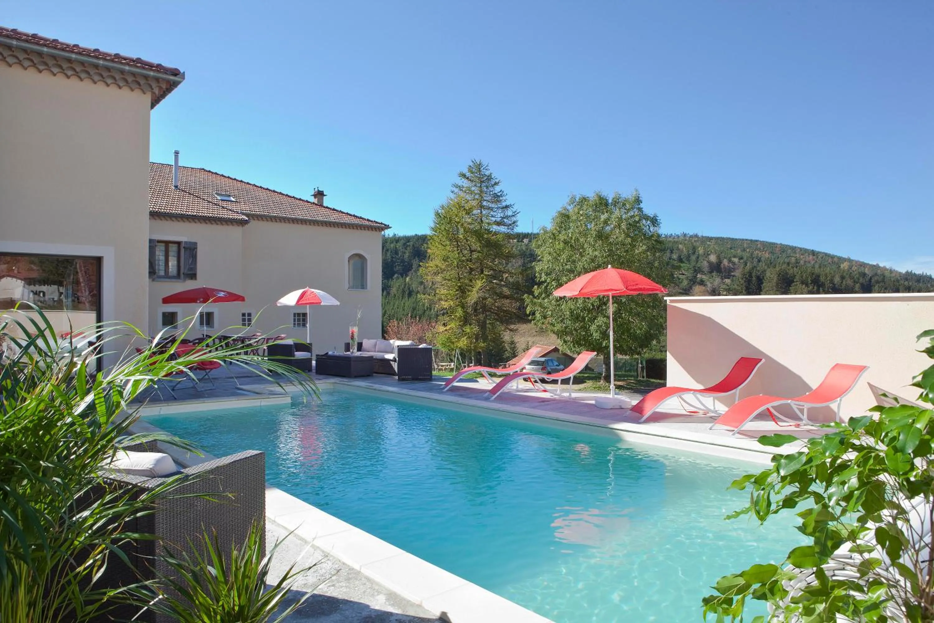 Swimming pool in Logis Hotel Restaurant des Sapins