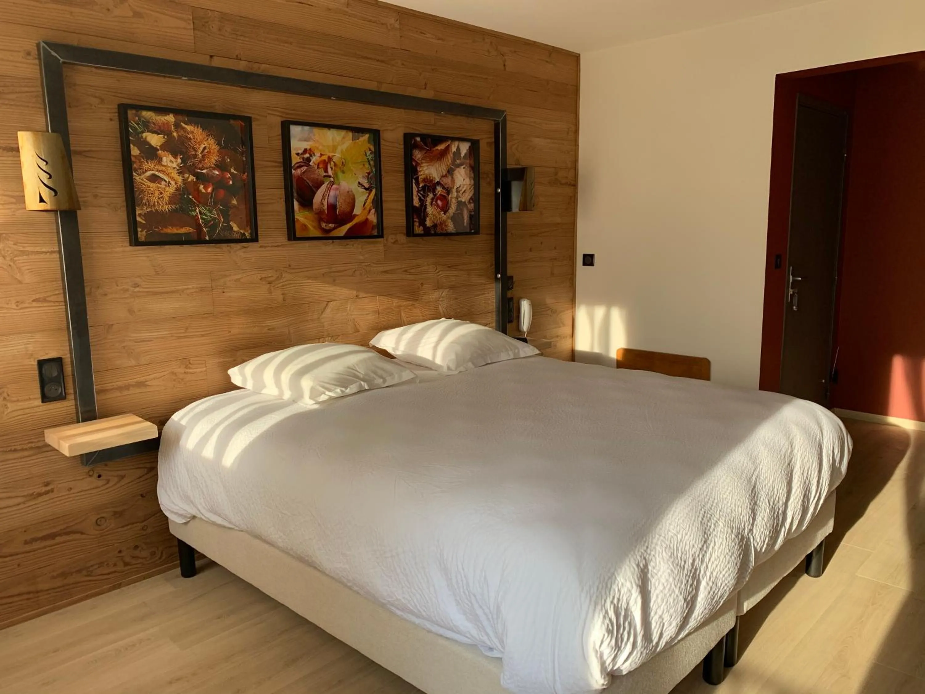 Bedroom, Bed in Logis Hotel Restaurant des Sapins