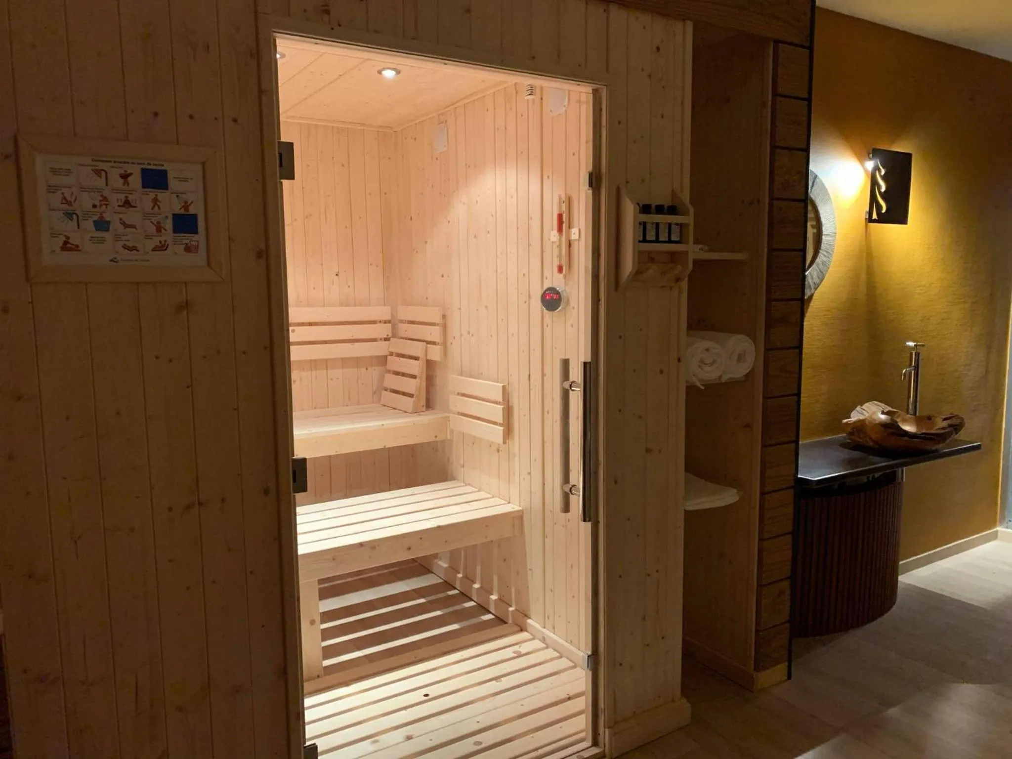 Sauna in Logis Hotel Restaurant des Sapins