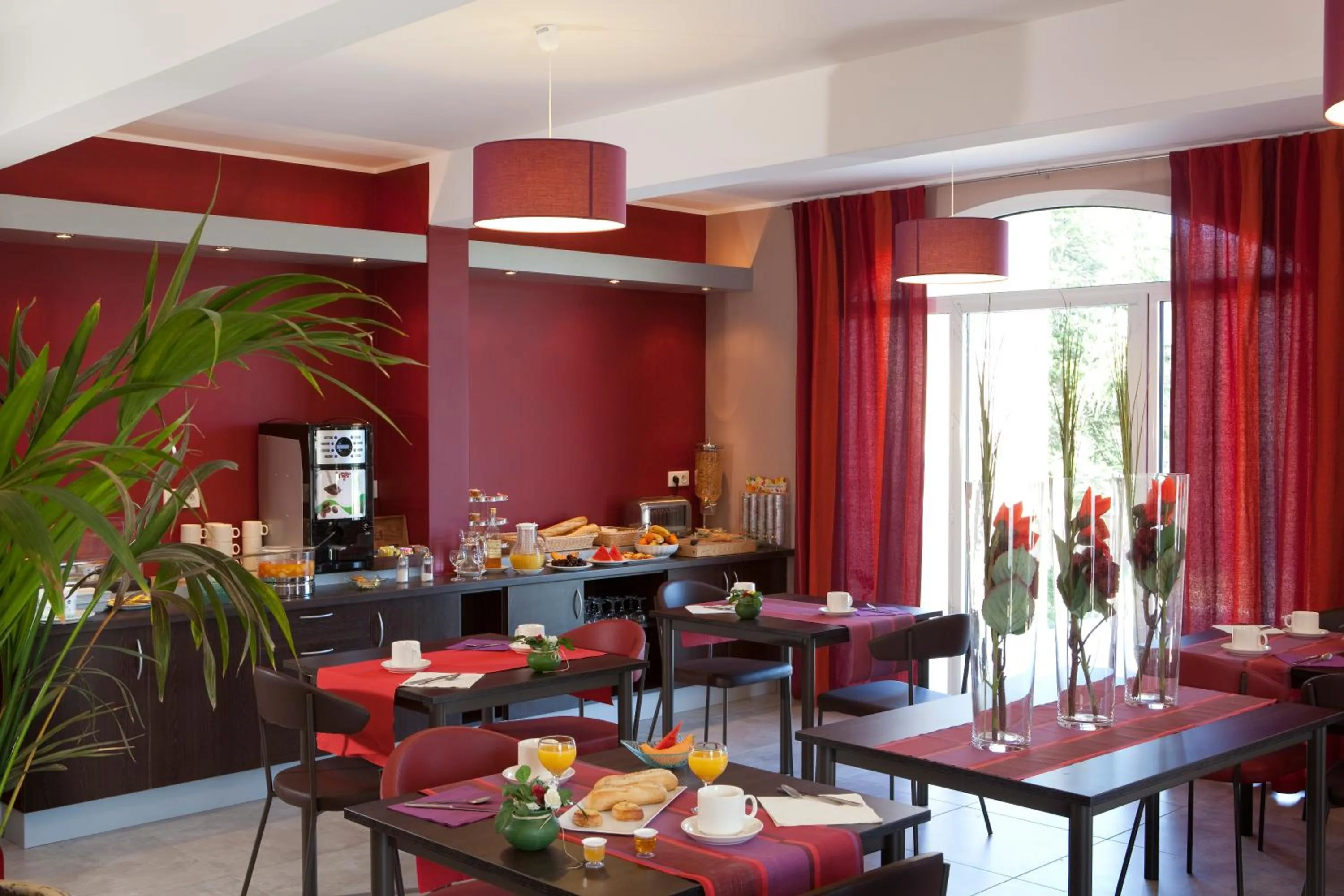 Restaurant/places to eat in Logis Hotel Restaurant des Sapins