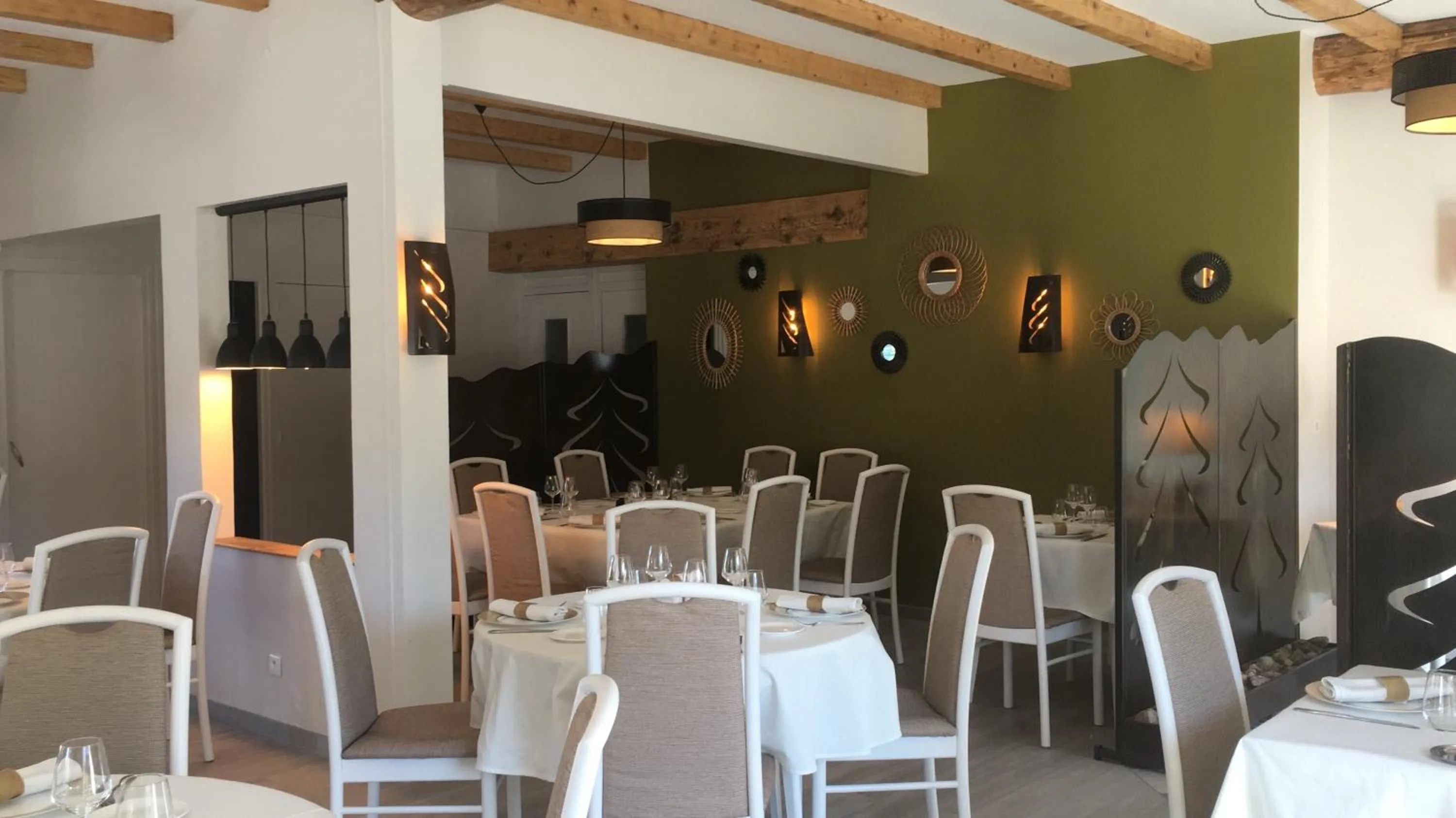 Restaurant/places to eat in Logis Hotel Restaurant des Sapins