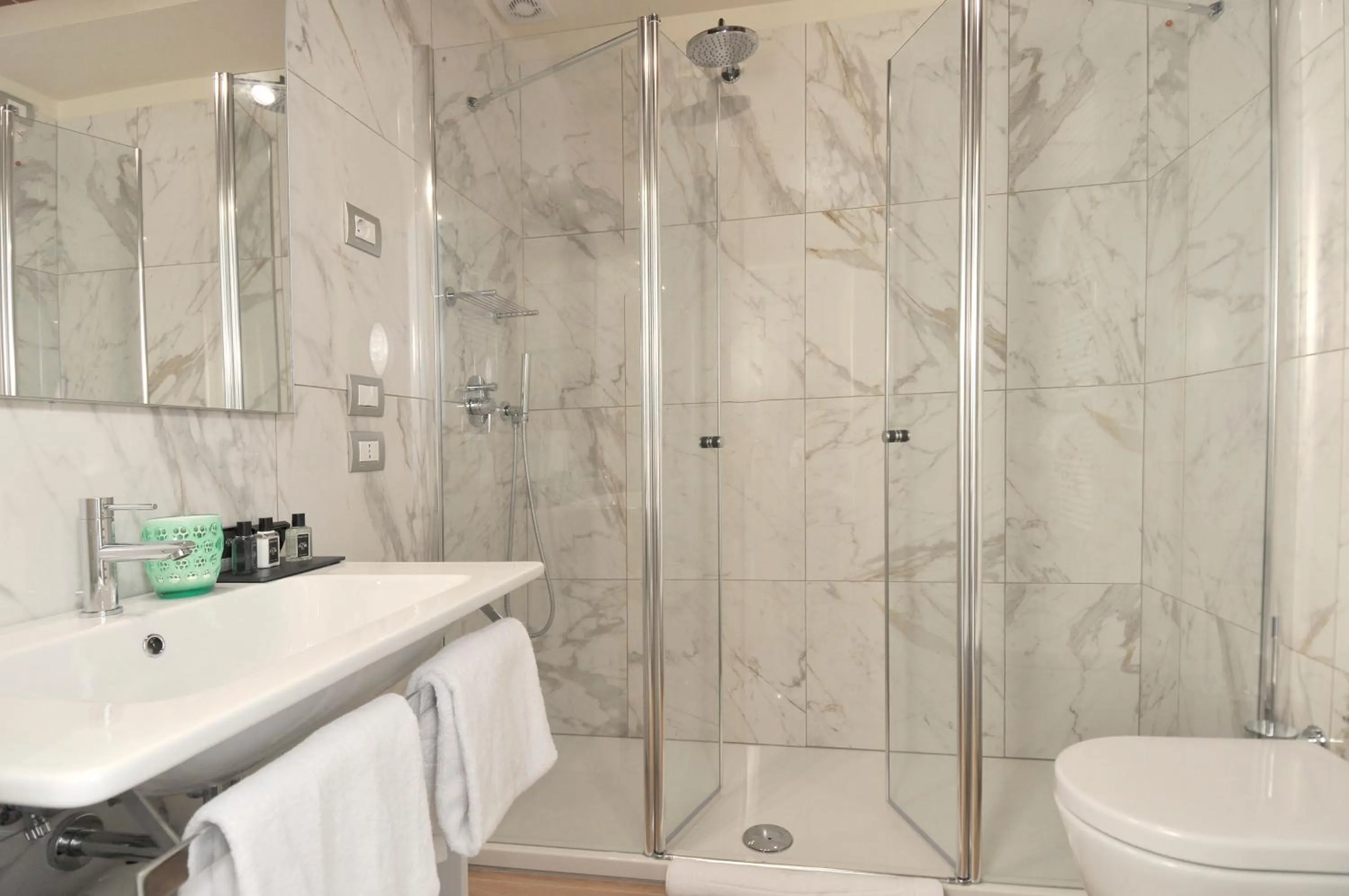 Shower in Canto degli Aranci