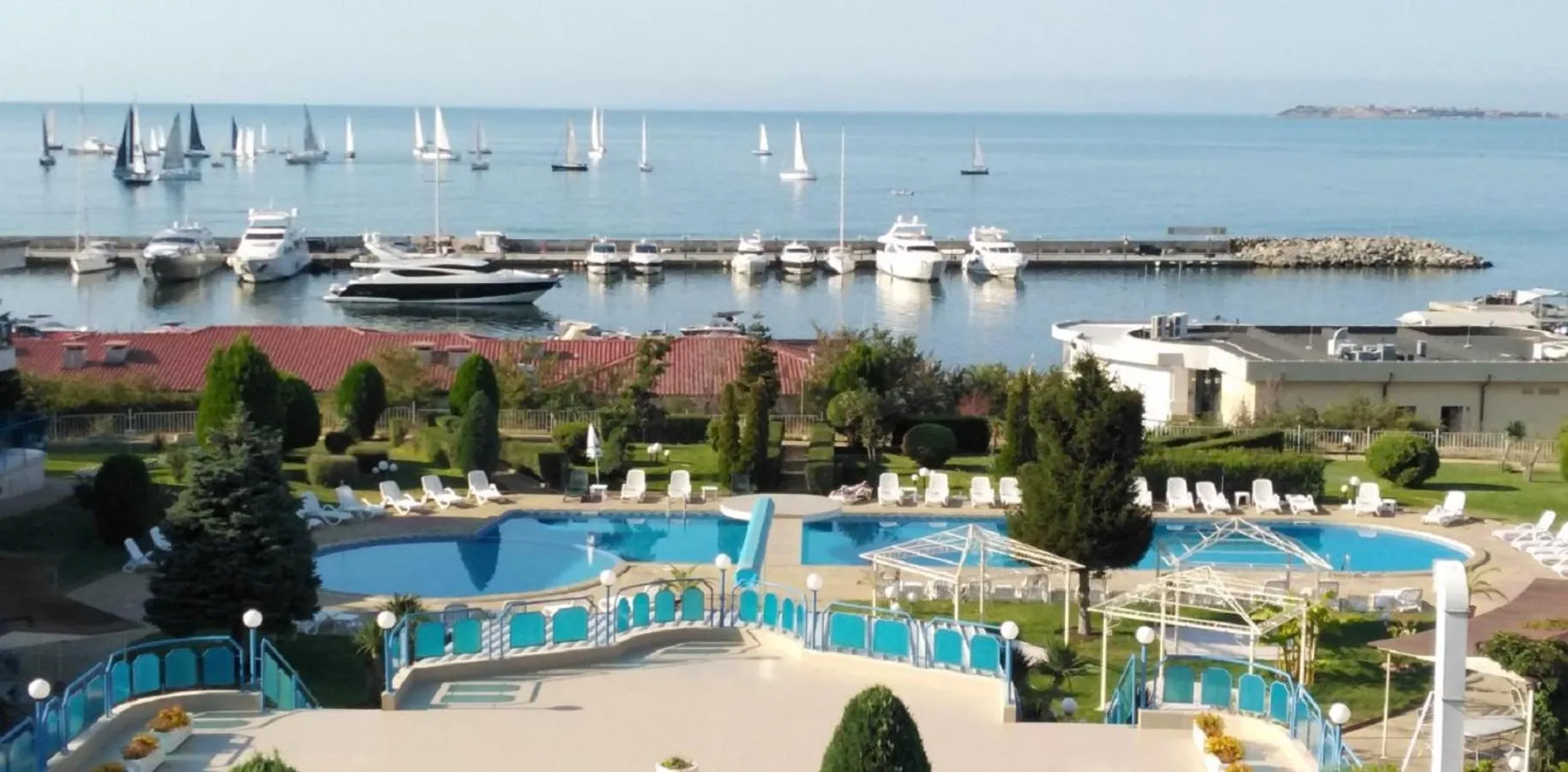 Riviera Complex 6