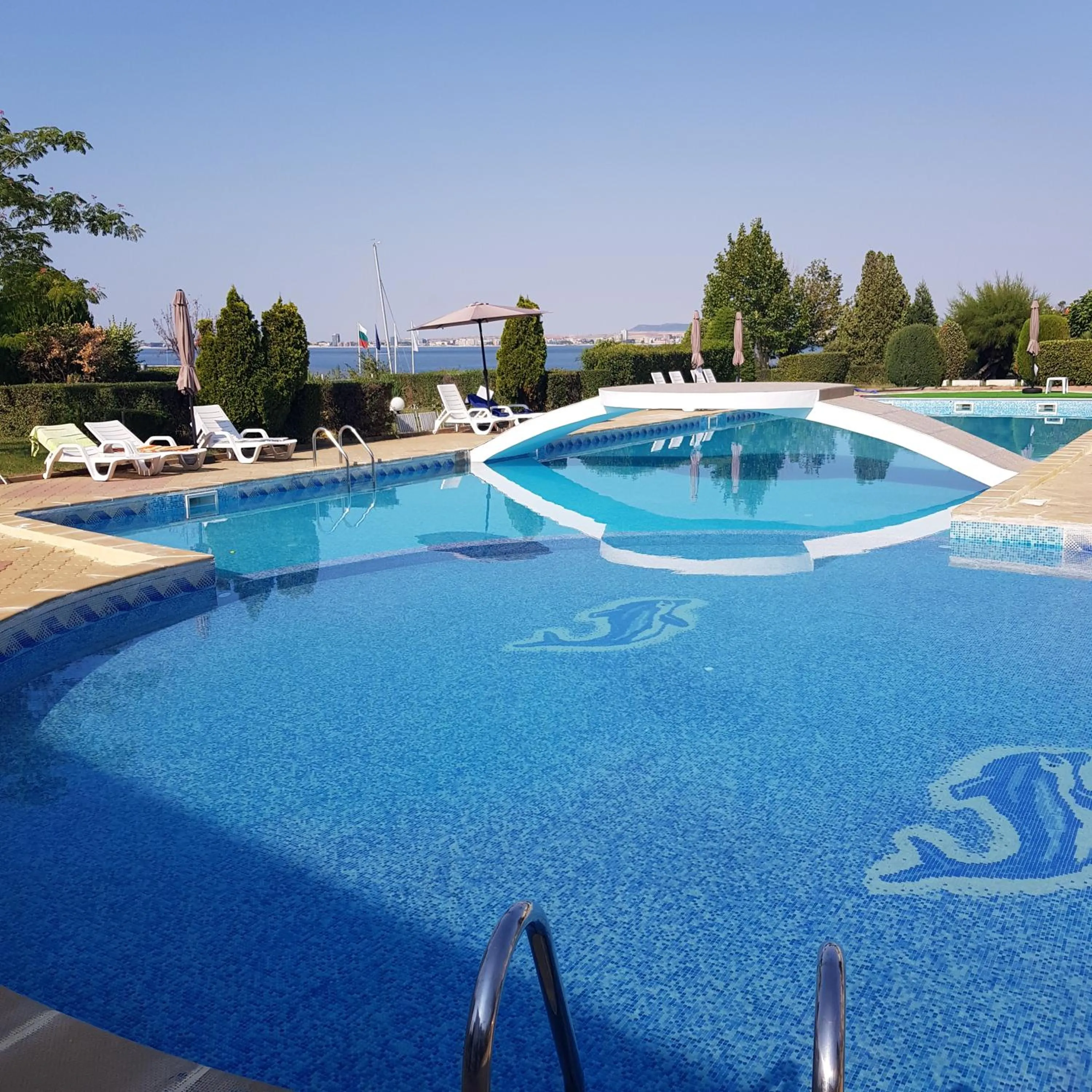 Riviera Complex 6