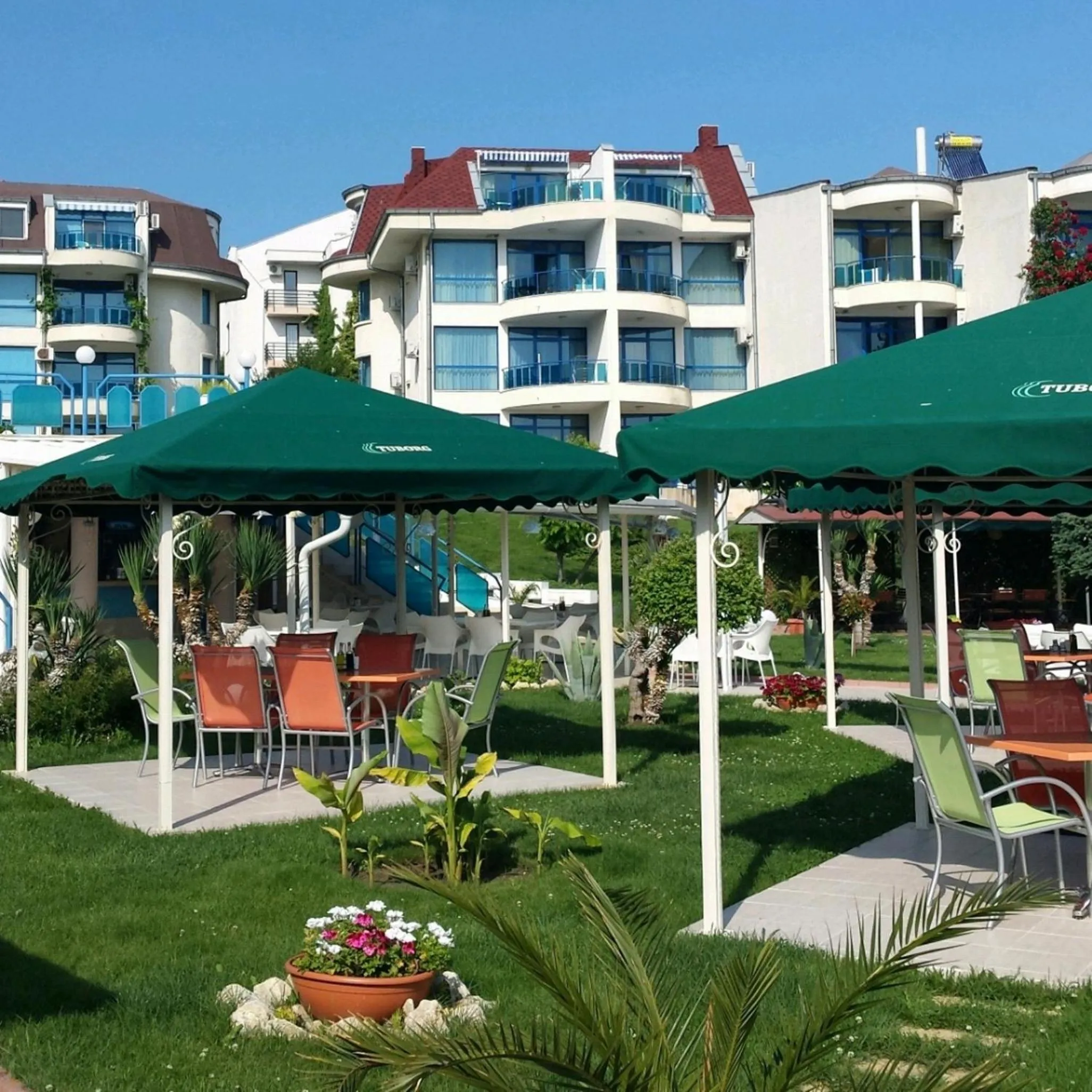 Riviera Complex 6