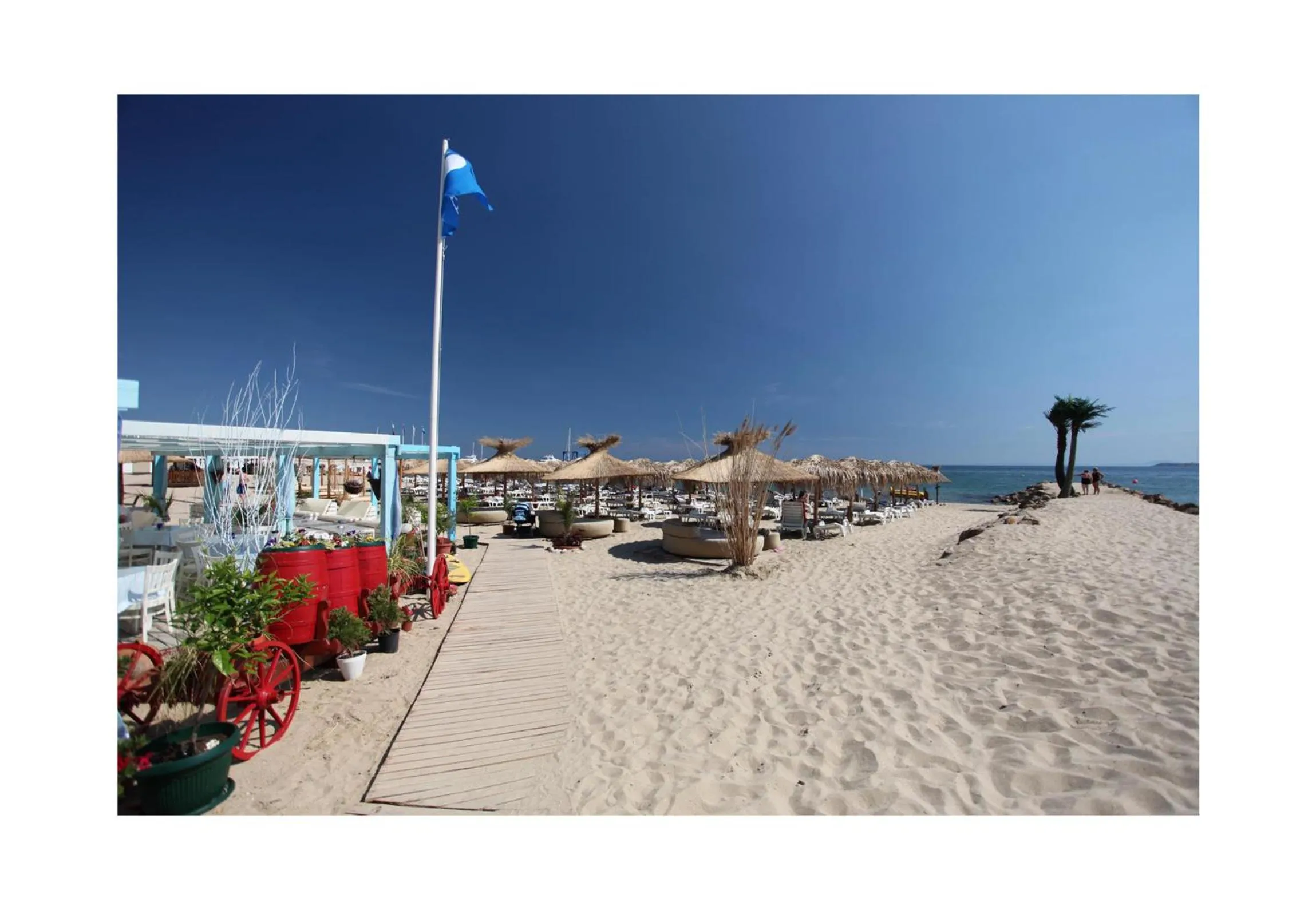 Restaurant/places to eat in Riviera Complex 6