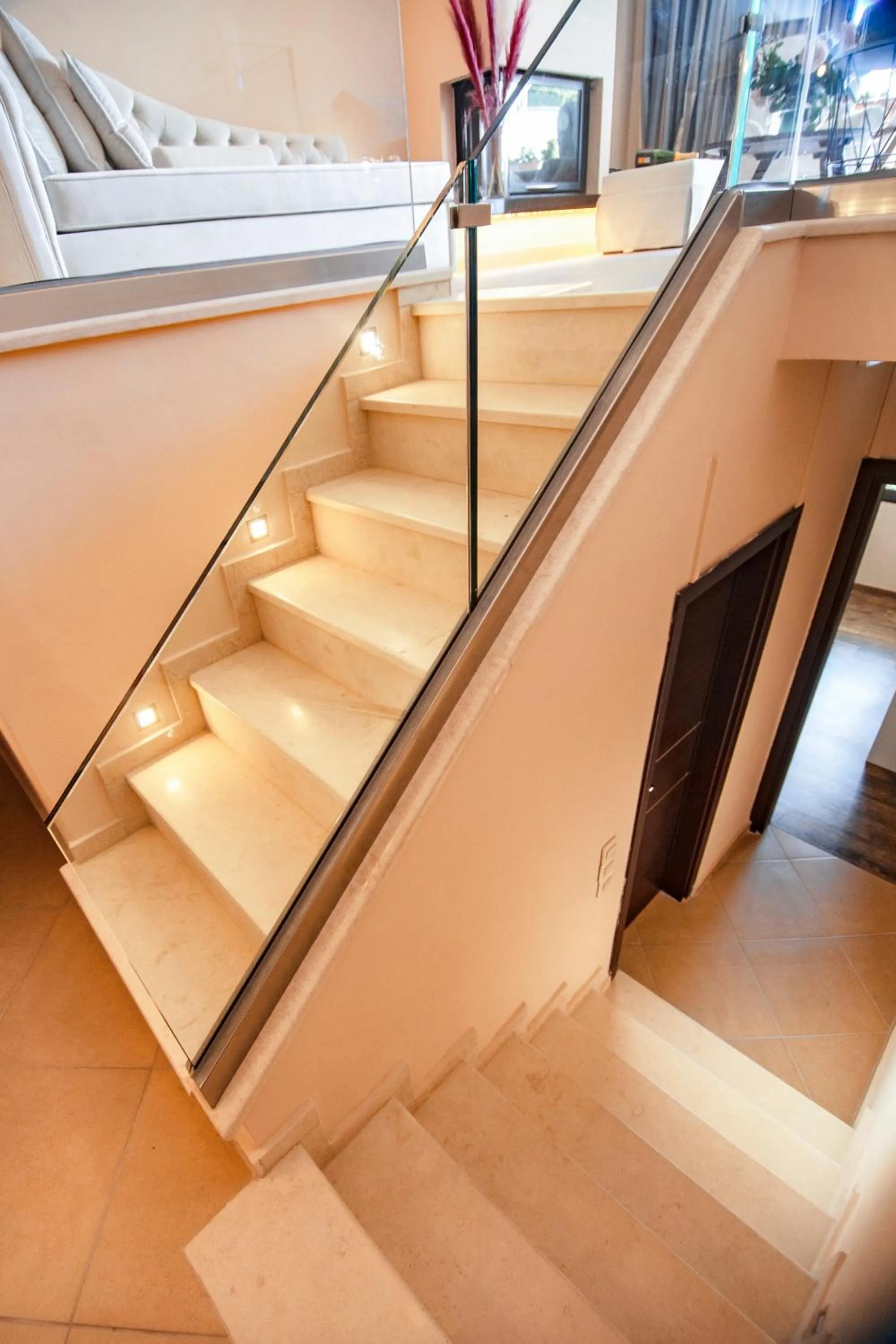 Ninos Luxury Apartment