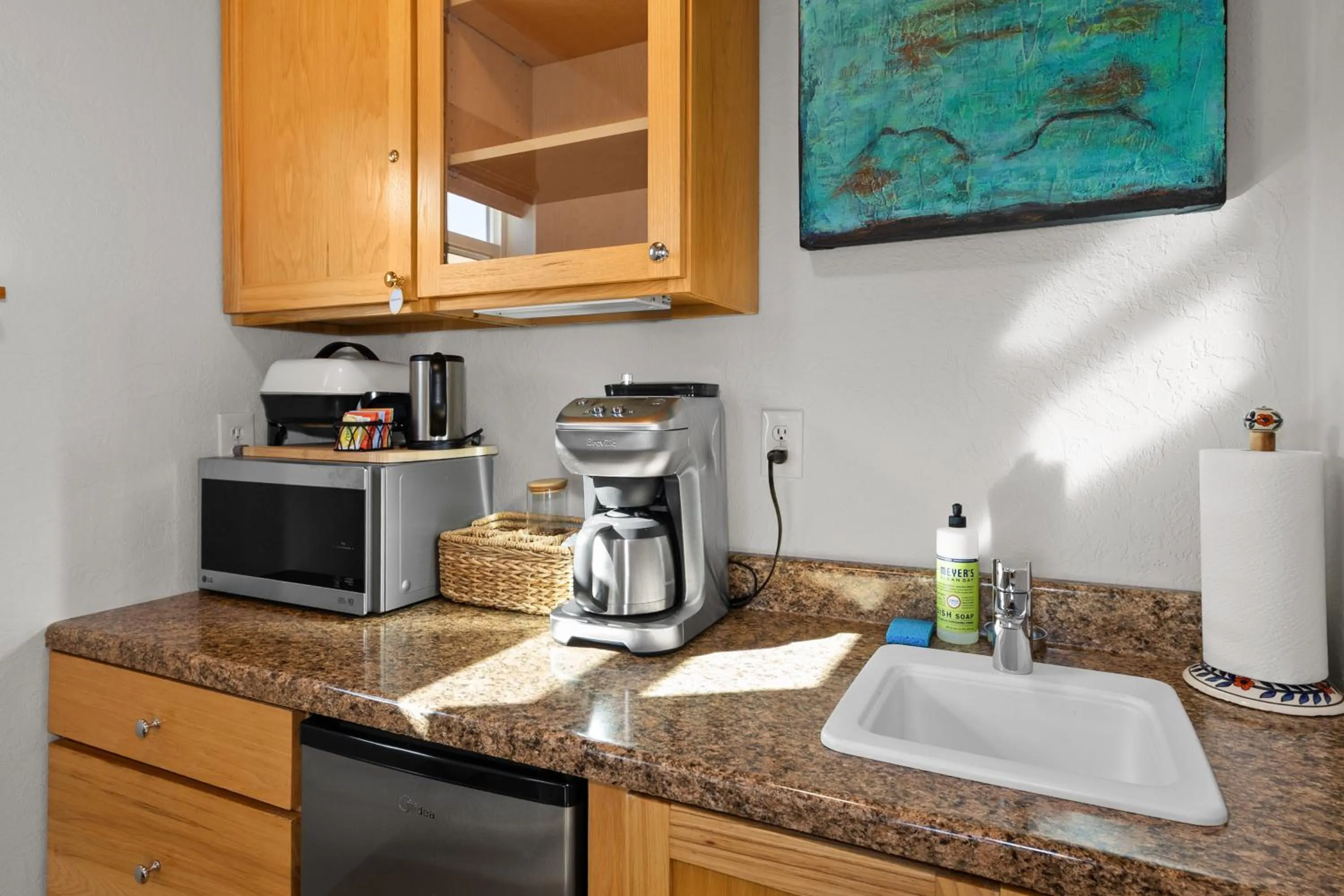 Kitchen or kitchenette in Willow Street Cottages