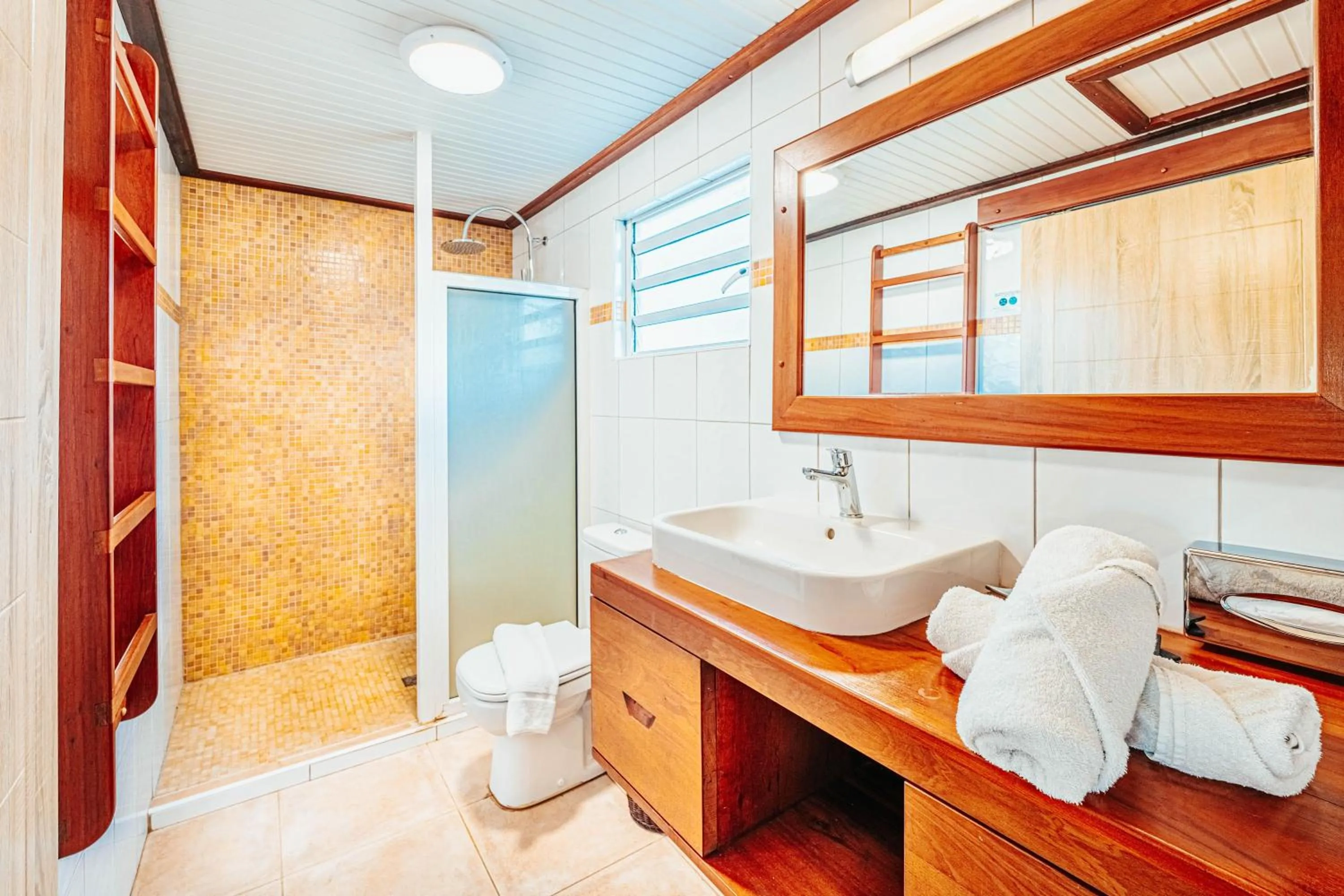 Shower in Hotel Bambou