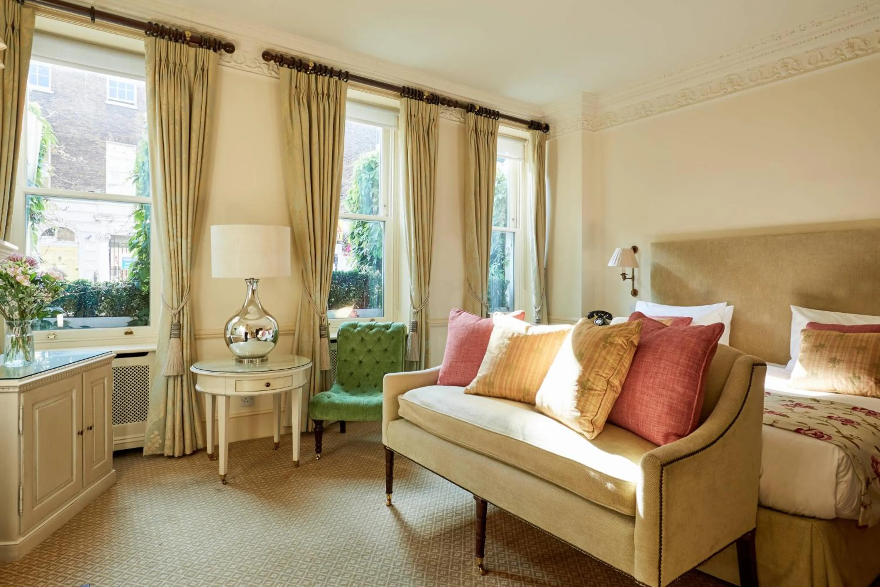 Bedroom, Bed in Durrants Hotel