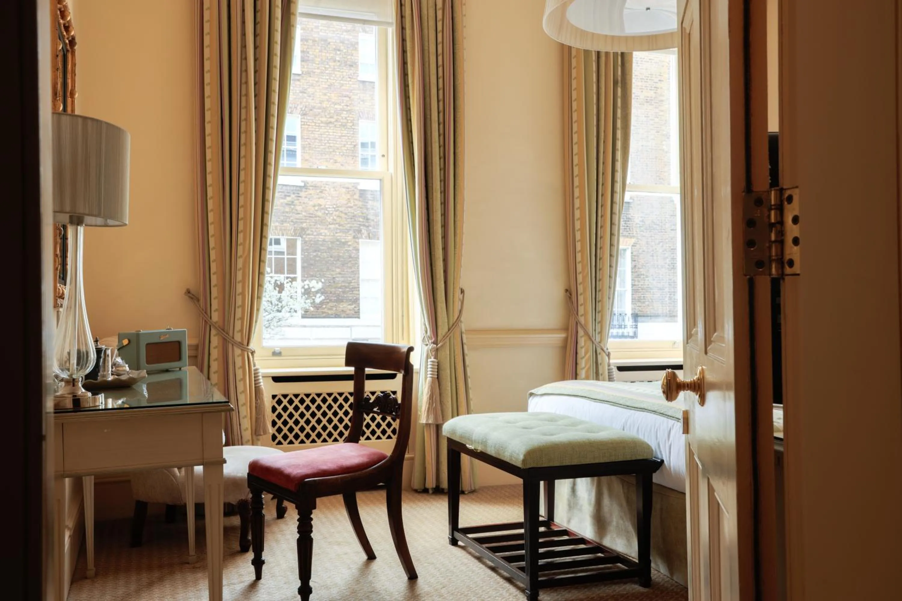 Bedroom, Bed in Durrants Hotel