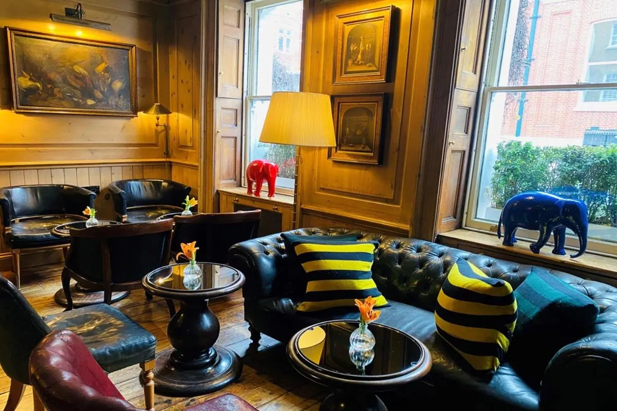 Lounge or bar in Durrants Hotel