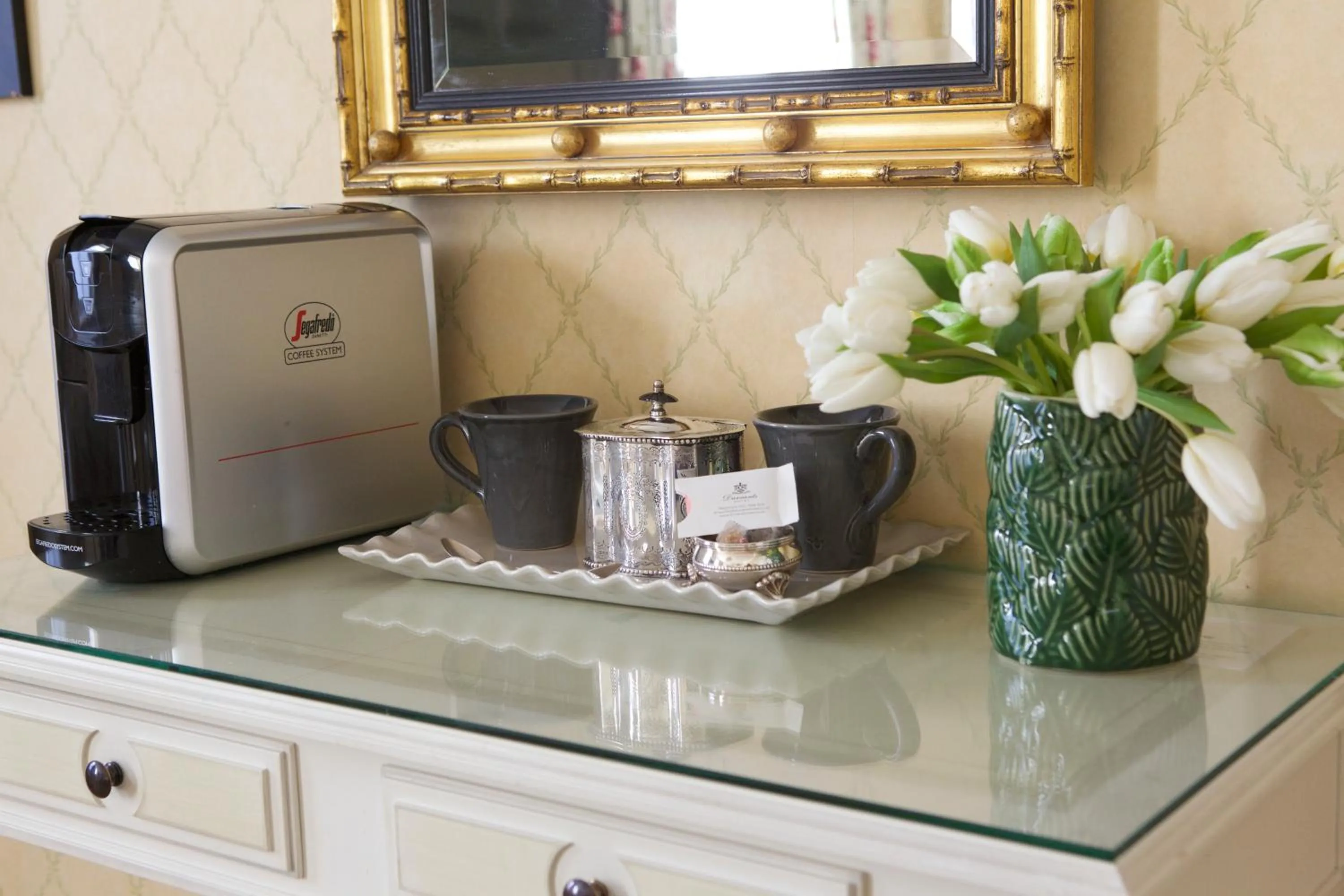 Coffee/tea facilities in Durrants Hotel