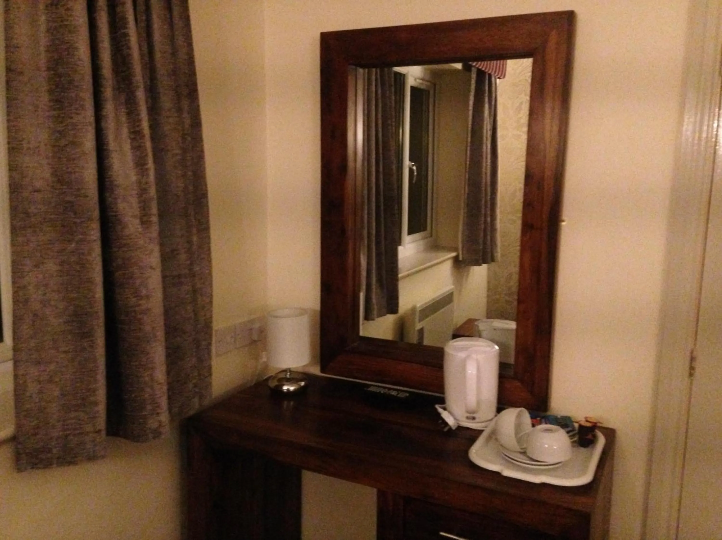 Coffee/tea facilities in Strawberry Bank Hotel, NEC