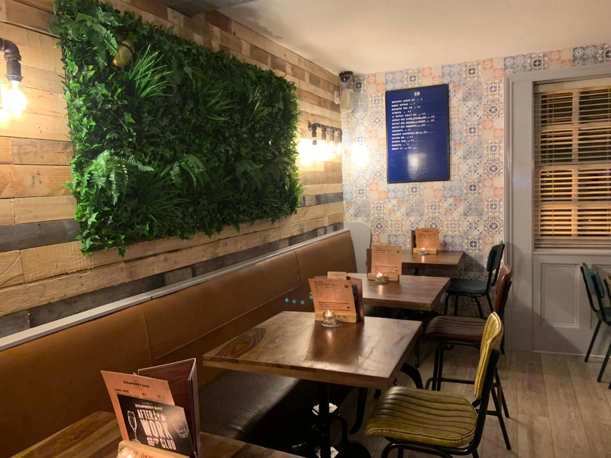 Strawberry Bank Hotel, NEC