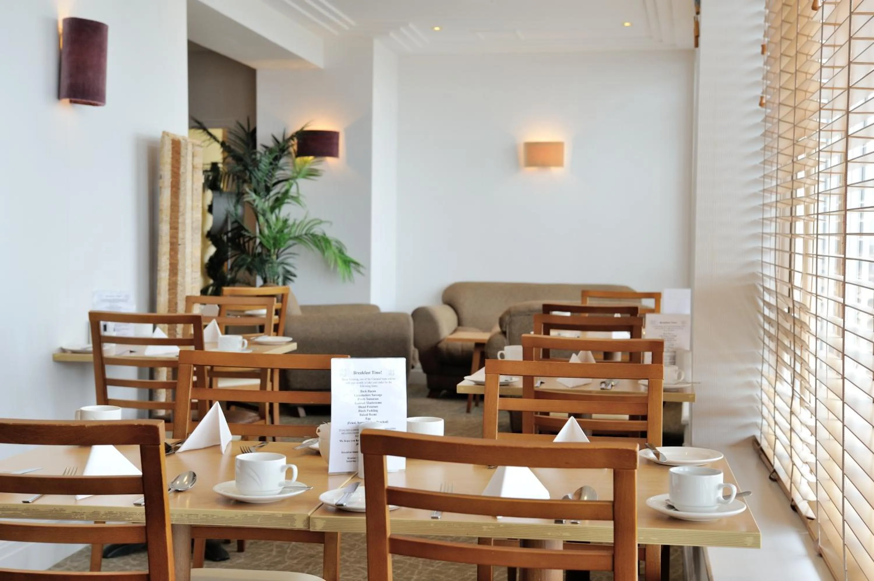 Restaurant/places to eat in Carousel Hotel