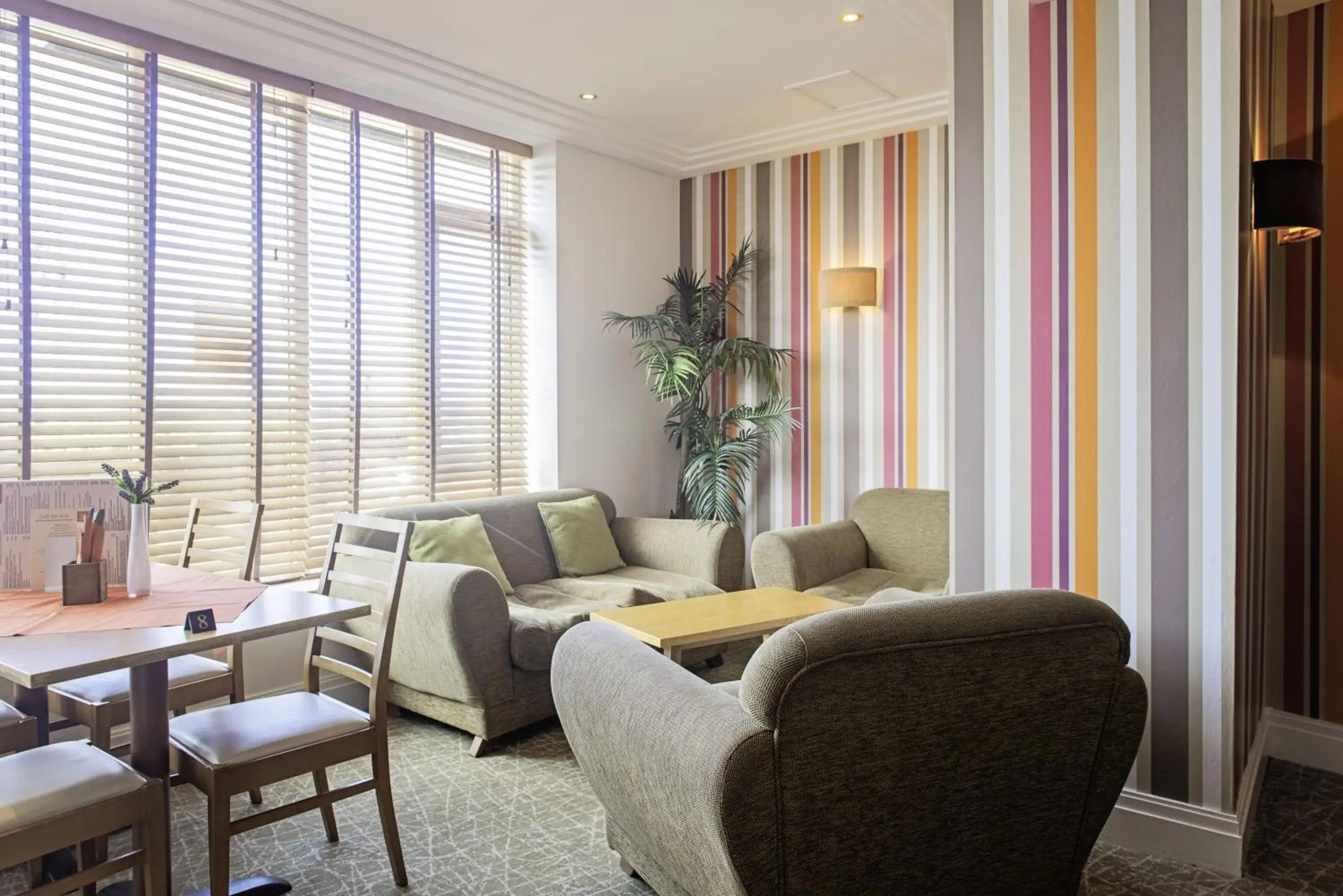 Lounge or bar in Carousel Hotel Lounge or bar in Carousel Hotel