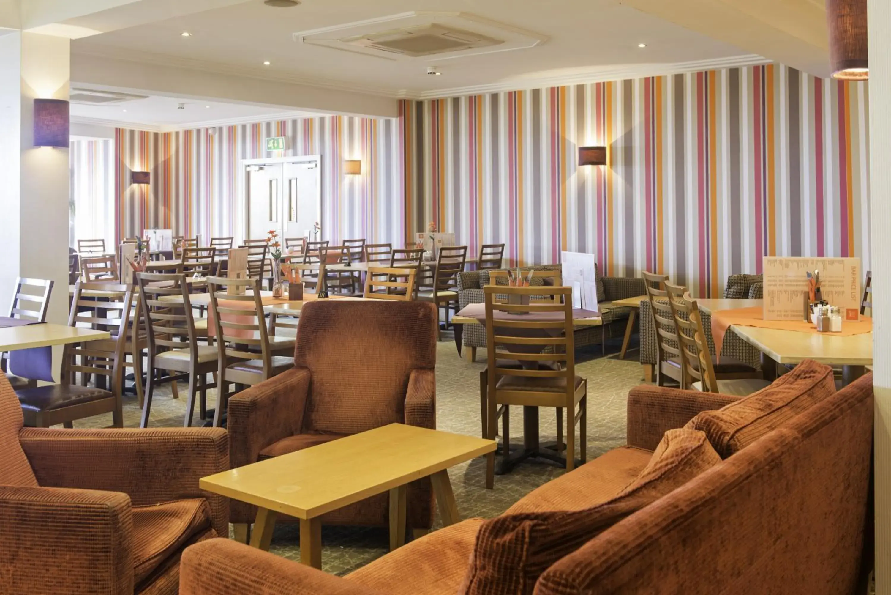 Lounge or bar in Carousel Hotel Lounge or bar in Carousel Hotel