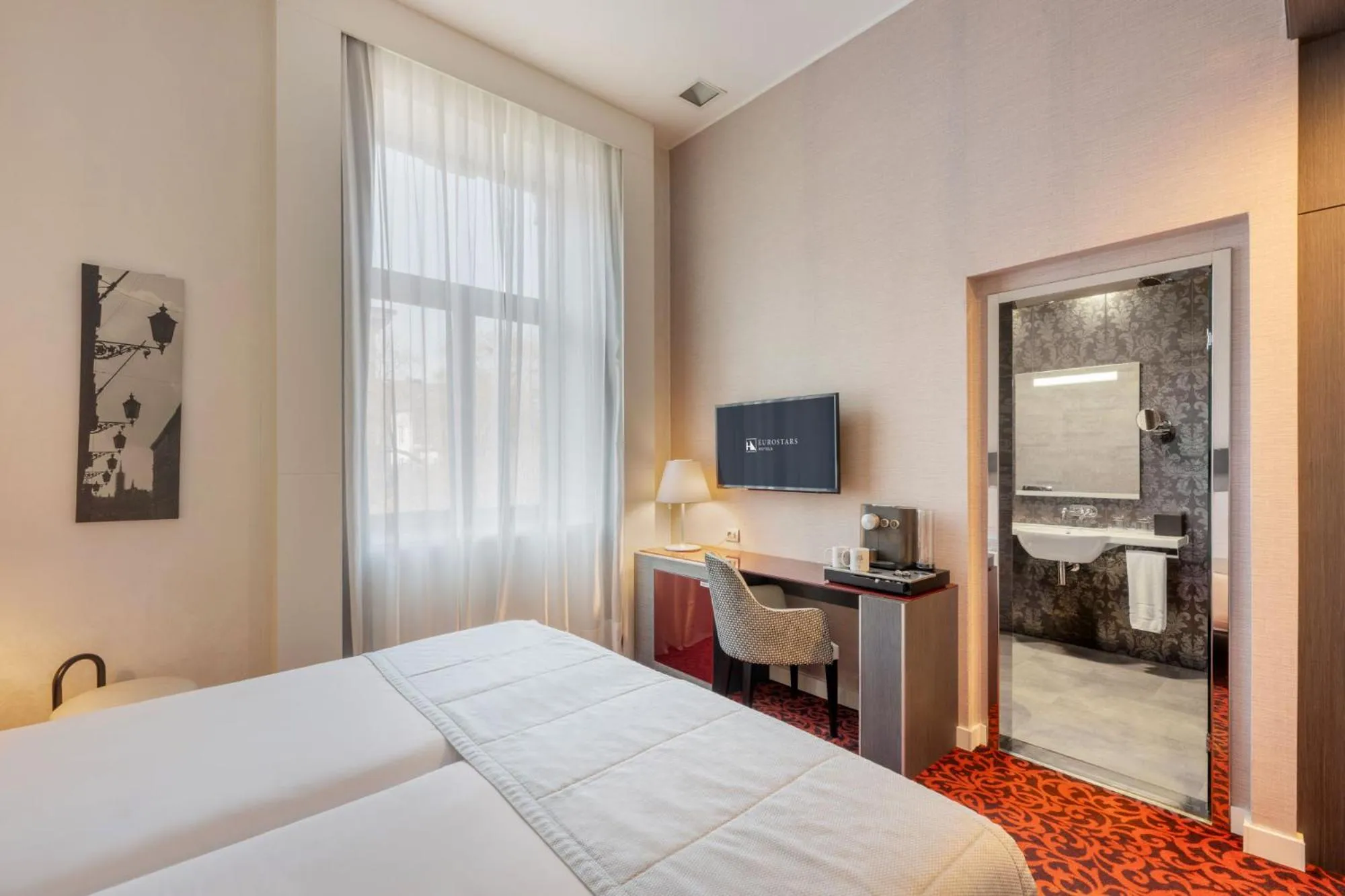 Toilet, Bed in Eurostars Palazzo Zichy