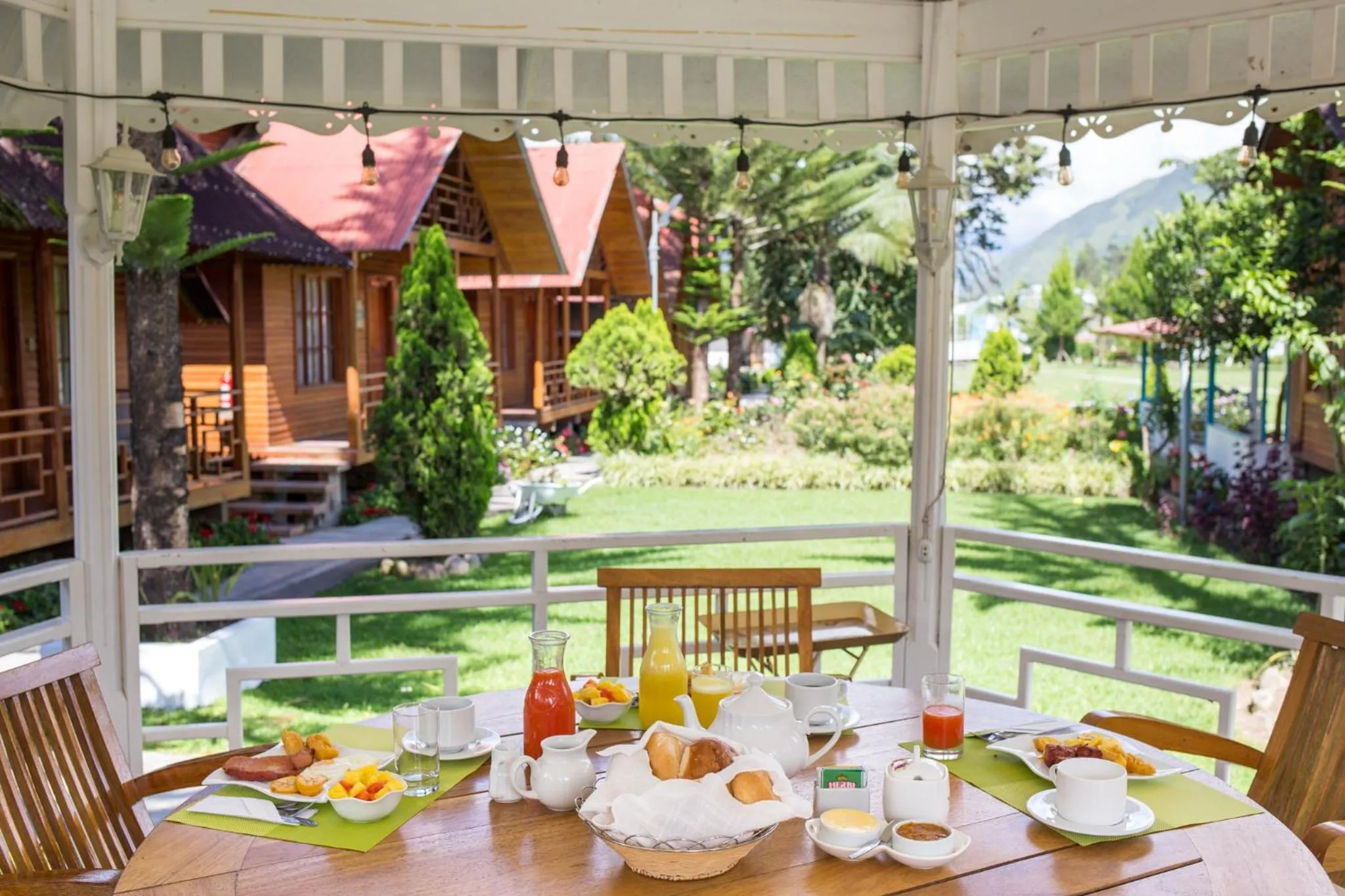 Breakfast in Cemayu Lodge