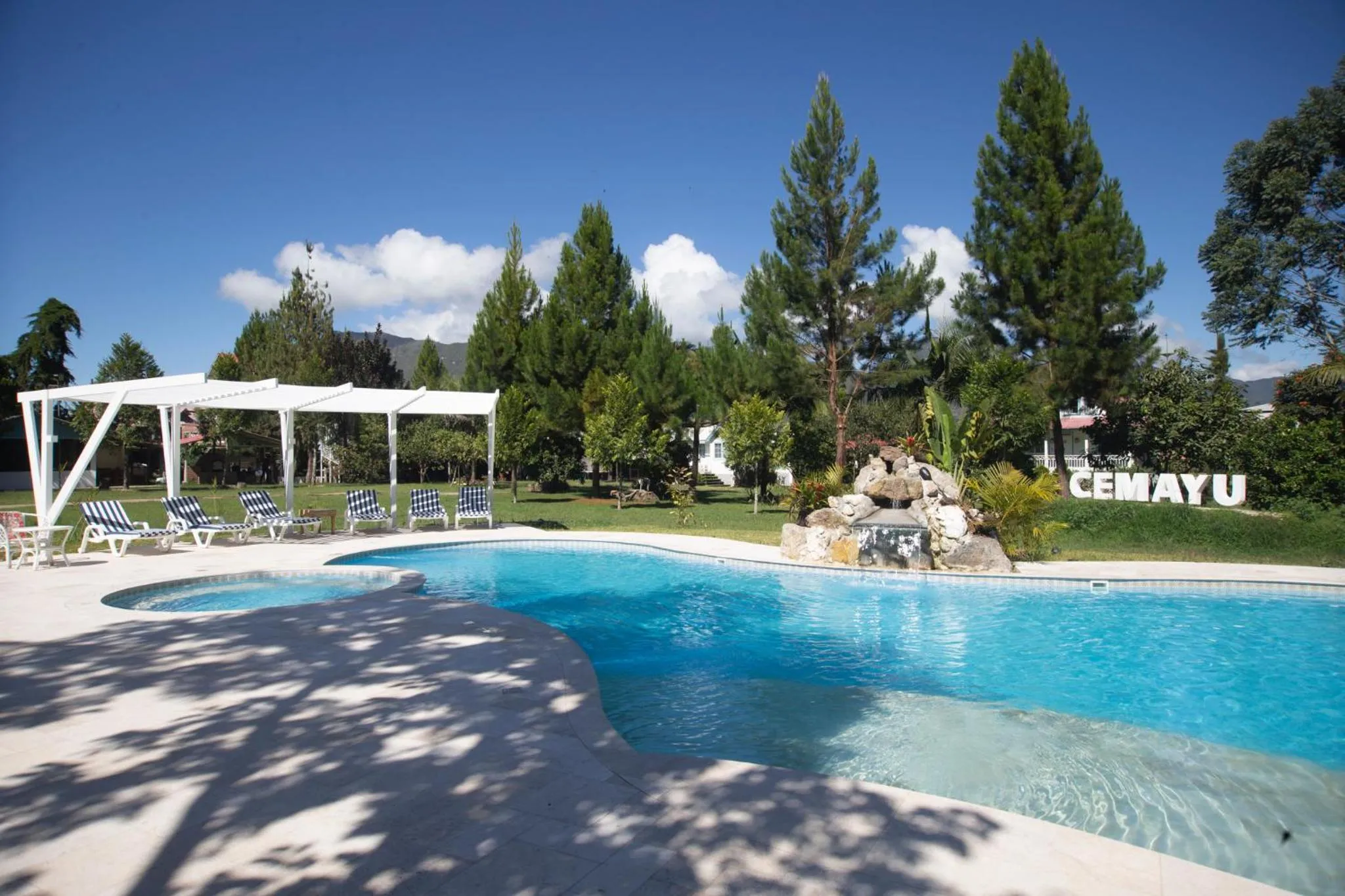 Swimming pool in Cemayu Lodge