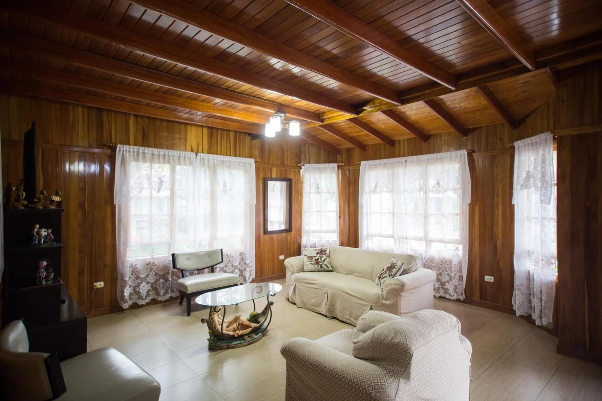 Living room in Cemayu Lodge