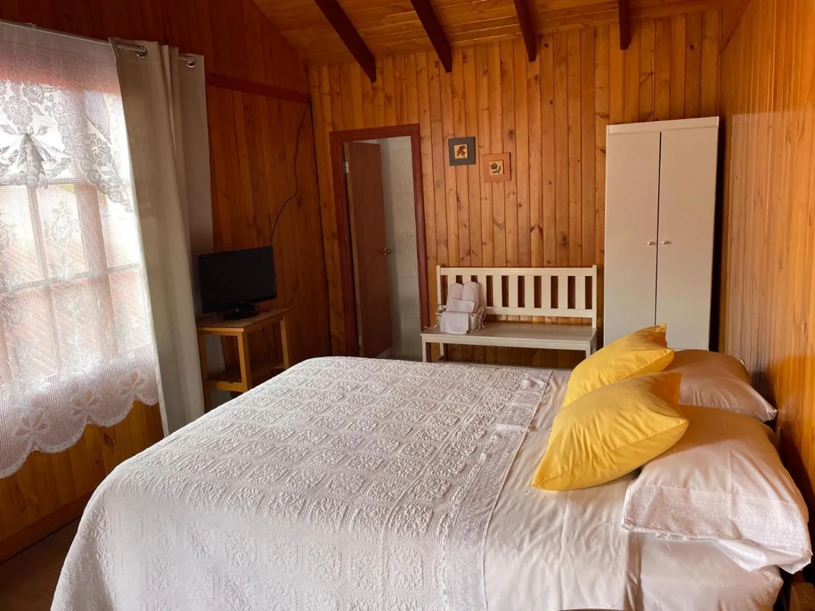 Photo of the whole room, Bed in Cemayu Lodge
