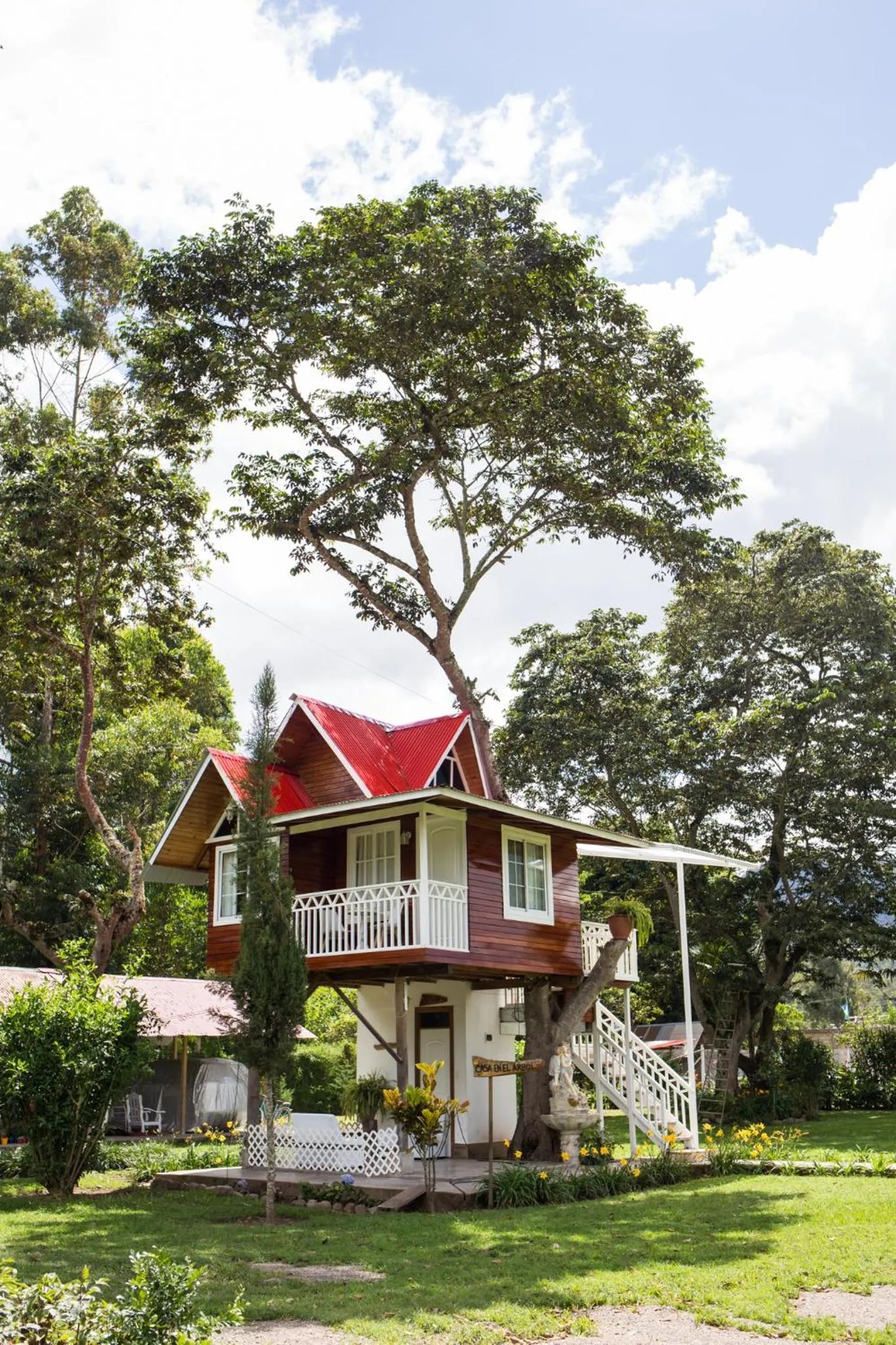 Property building in Cemayu Lodge