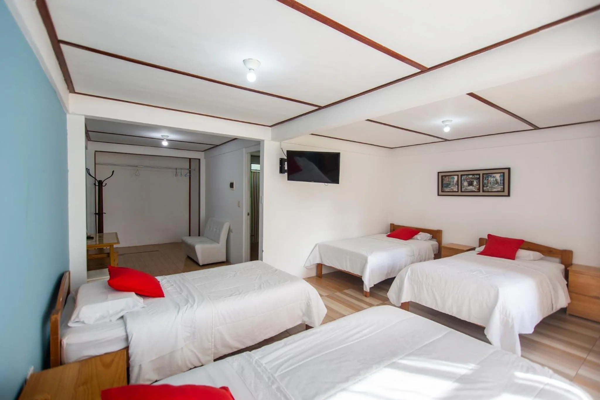 TV and multimedia, Bed in Cemayu Lodge