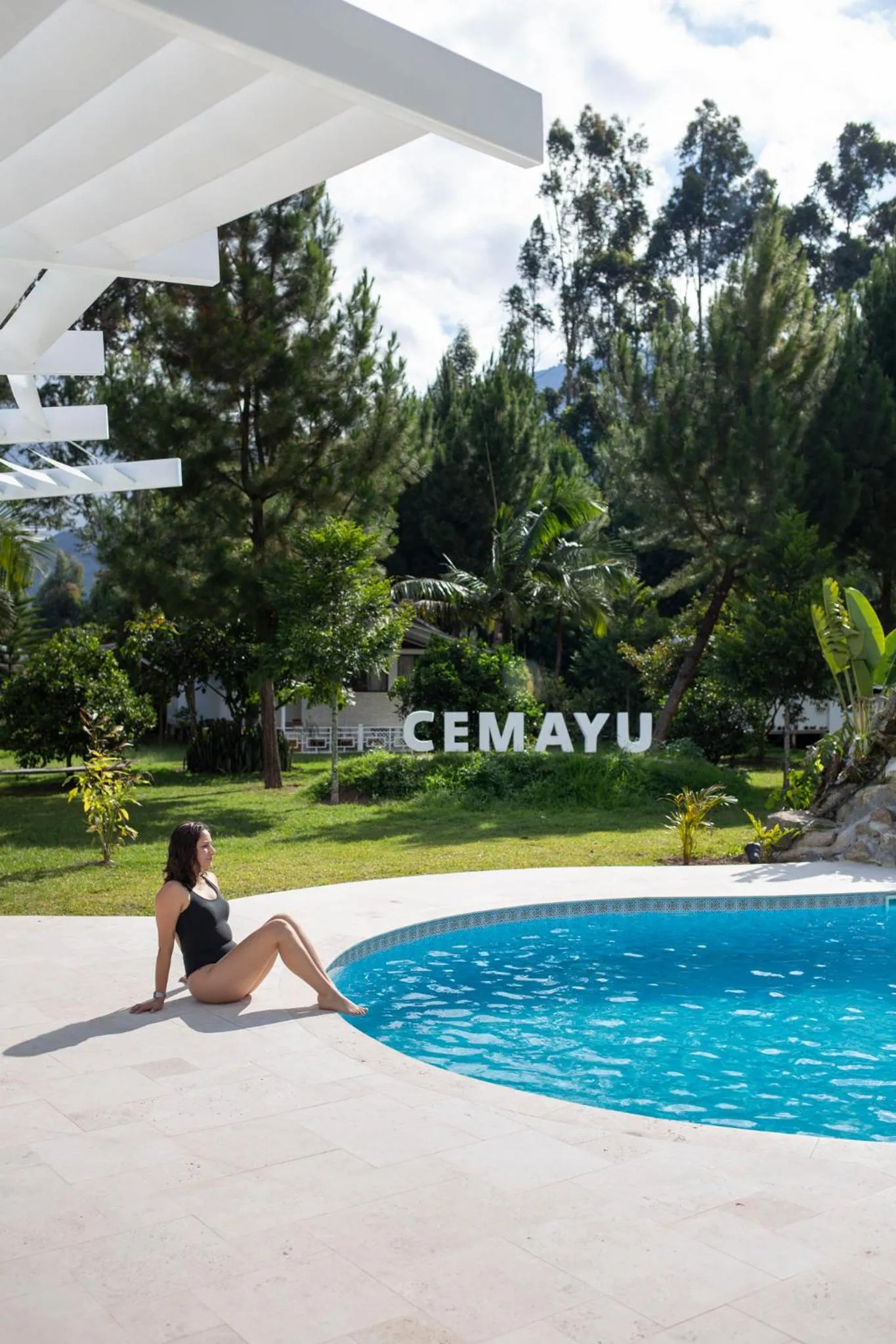 Swimming pool in Cemayu Lodge